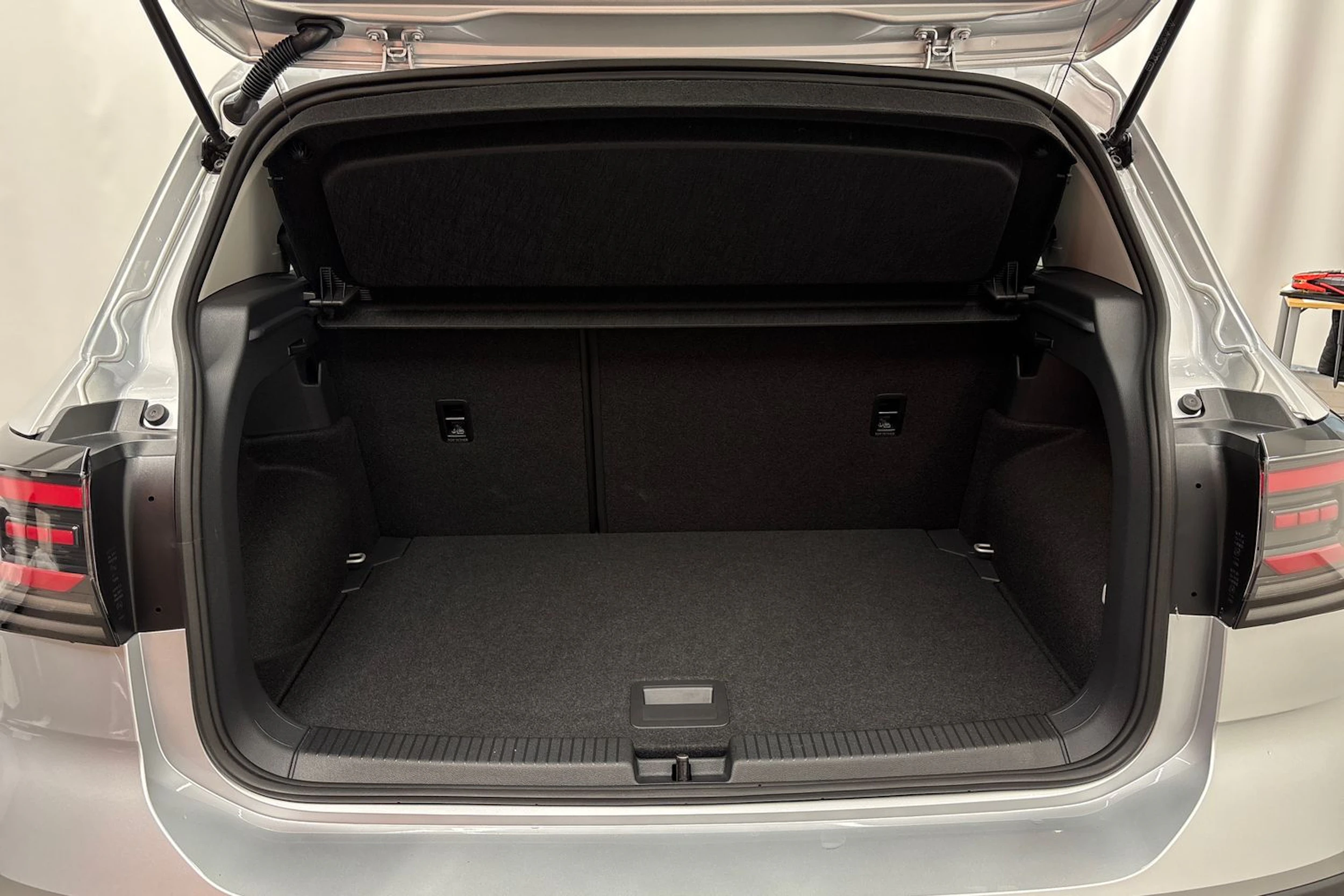 met. harmaa Volkswagen T-Cross 2026 kuva 13.