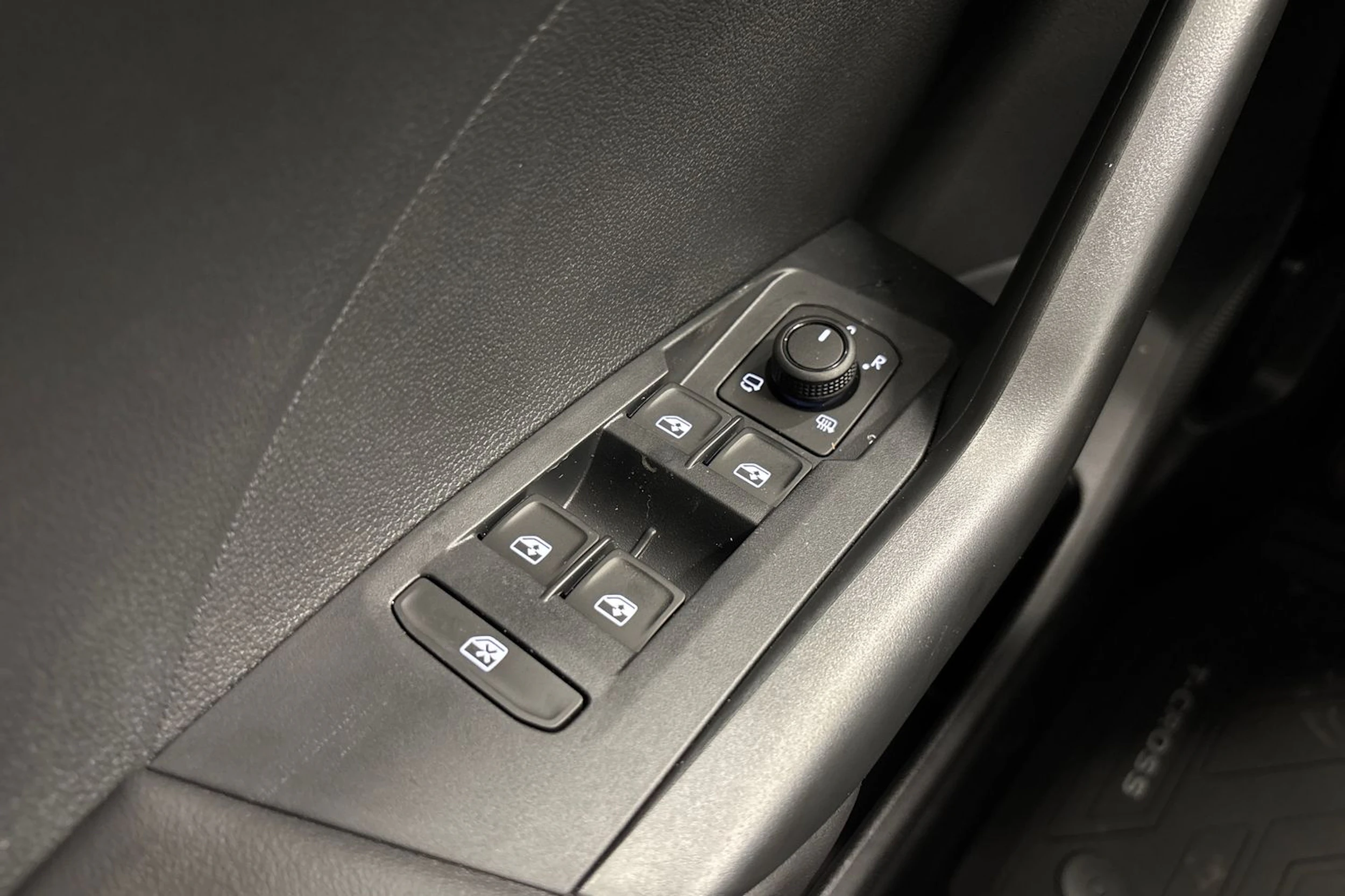 met. harmaa Volkswagen T-Cross 2026 kuva 19.
