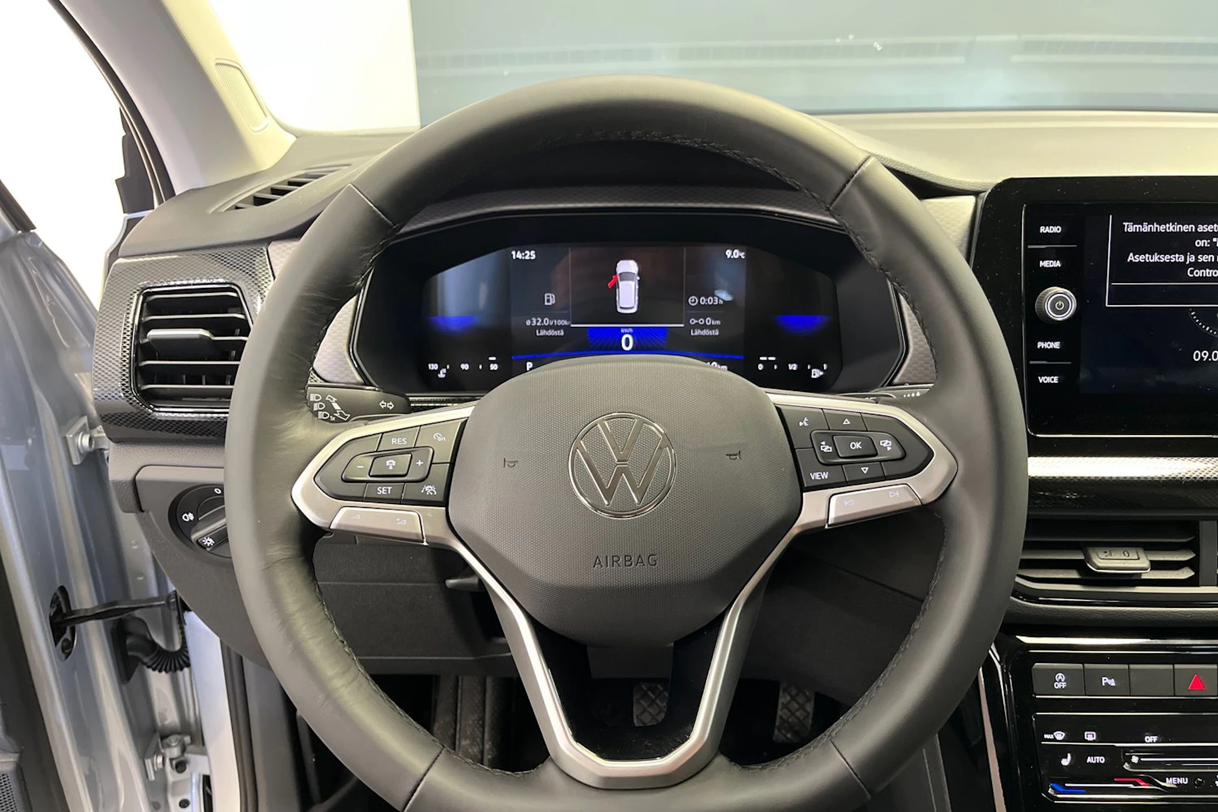 harmaa Volkswagen T-Cross 2026 kuva 12.