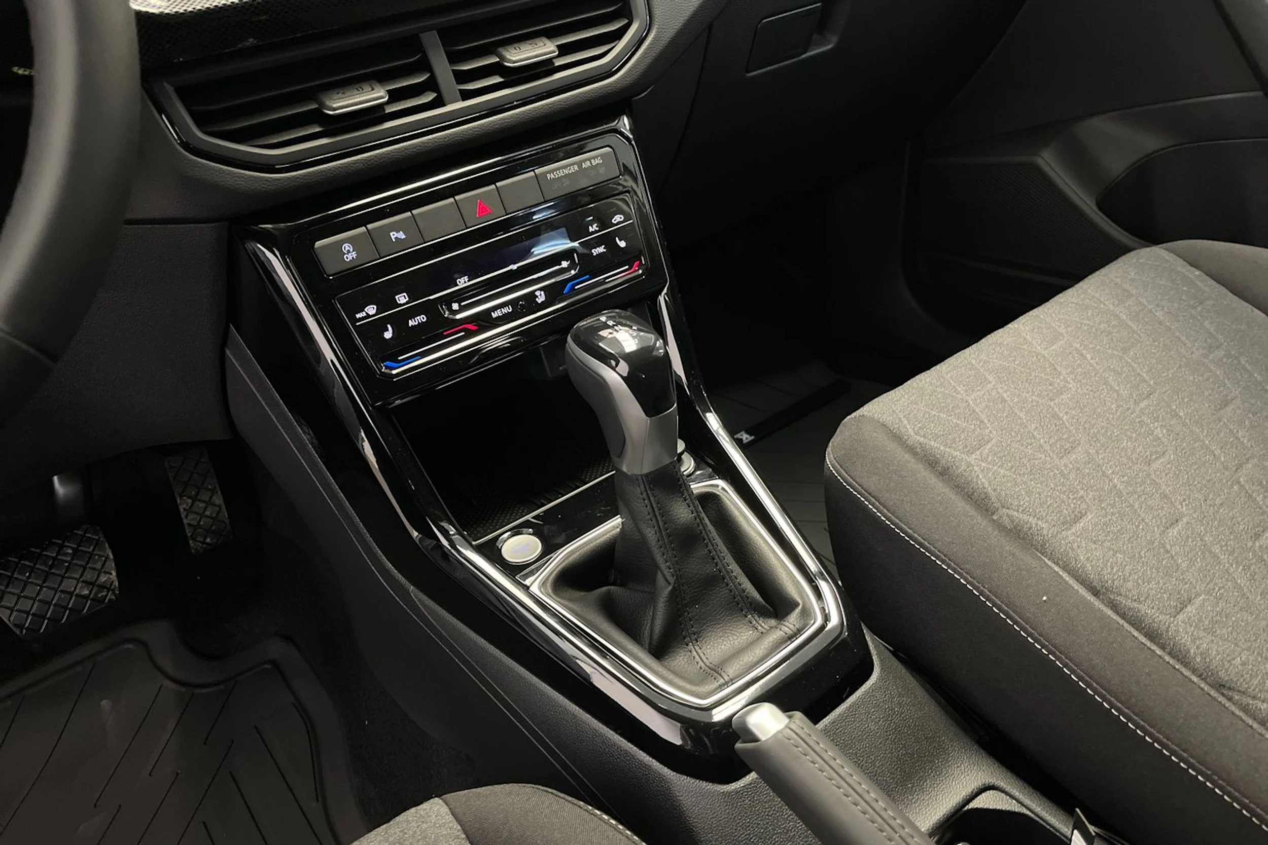 harmaa Volkswagen T-Cross 2026 kuva 14.