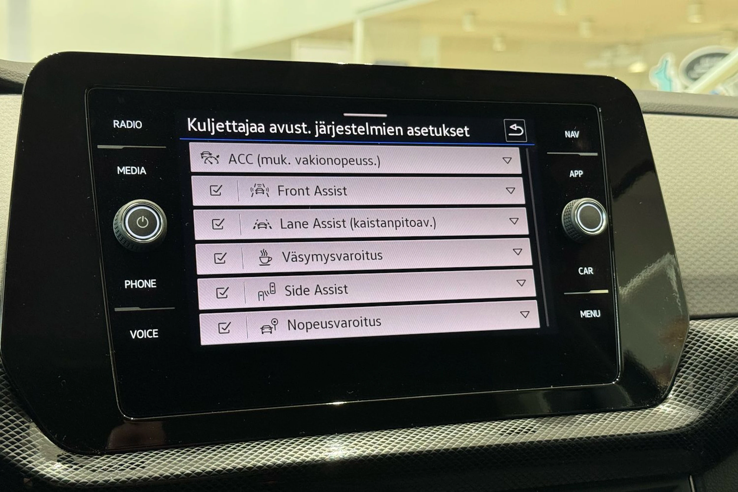 harmaa Volkswagen T-Cross 2026 kuva 16.