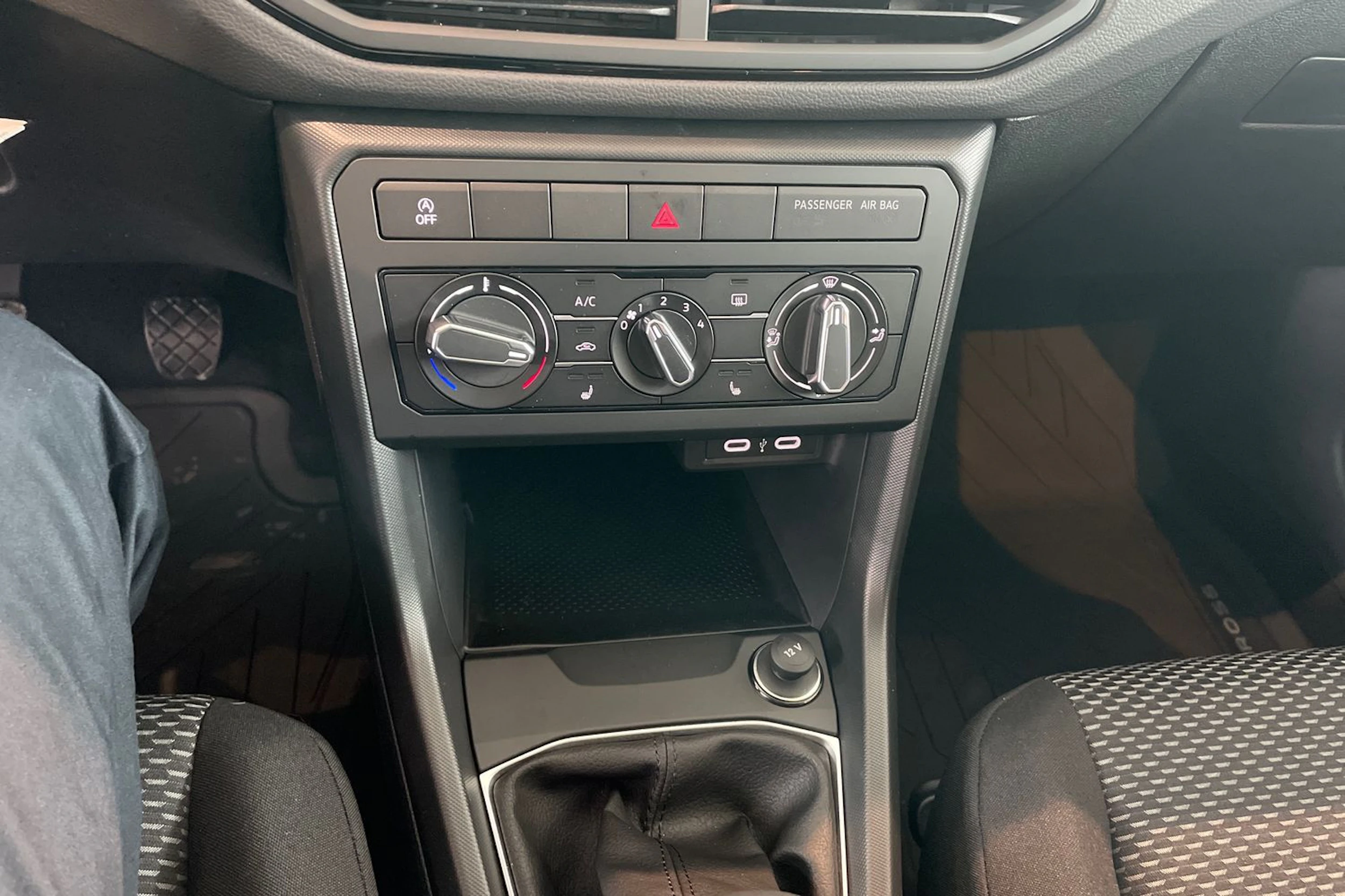 met. harmaa Volkswagen T-Cross 2026 kuva 13.