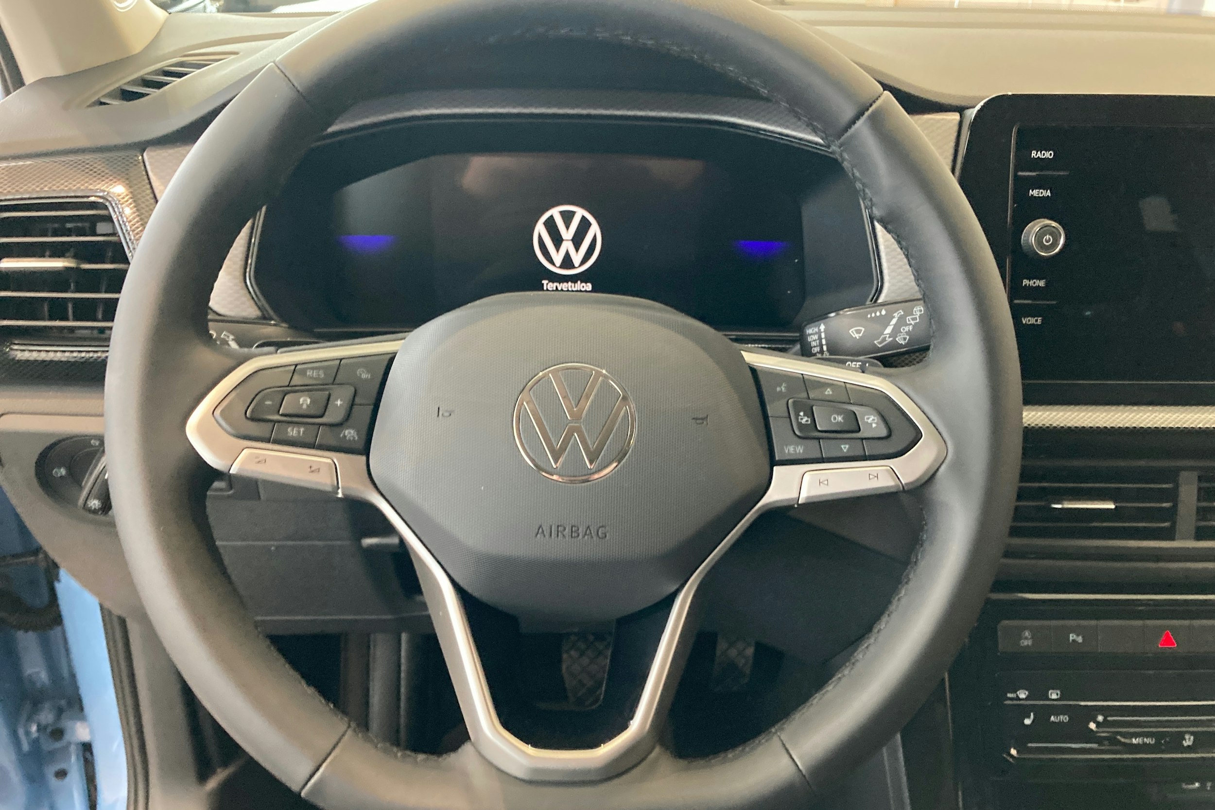 sininen Volkswagen T-Cross 2026 kuva 13.