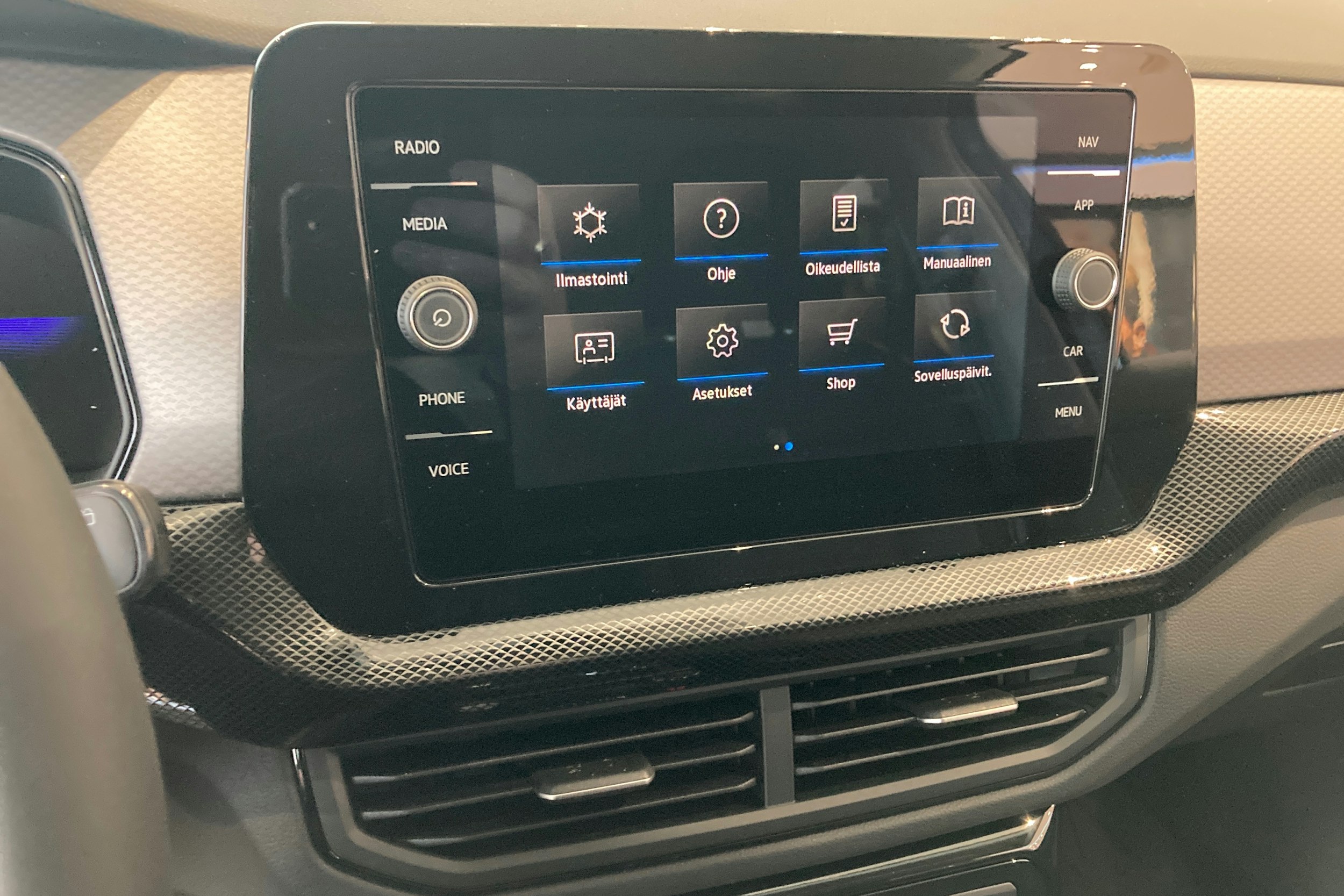 sininen Volkswagen T-Cross 2026 kuva 15.