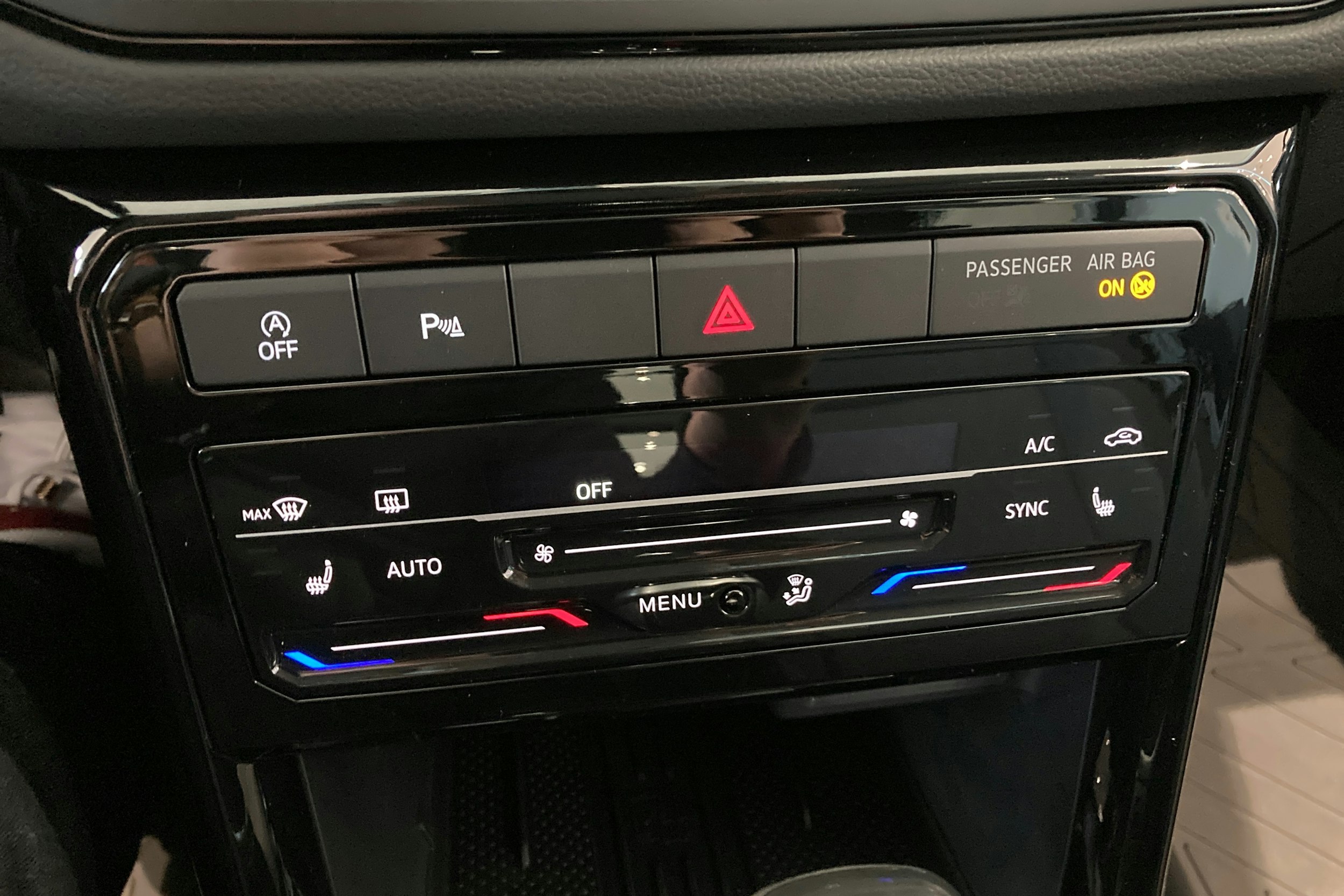 sininen Volkswagen T-Cross 2026 kuva 16.