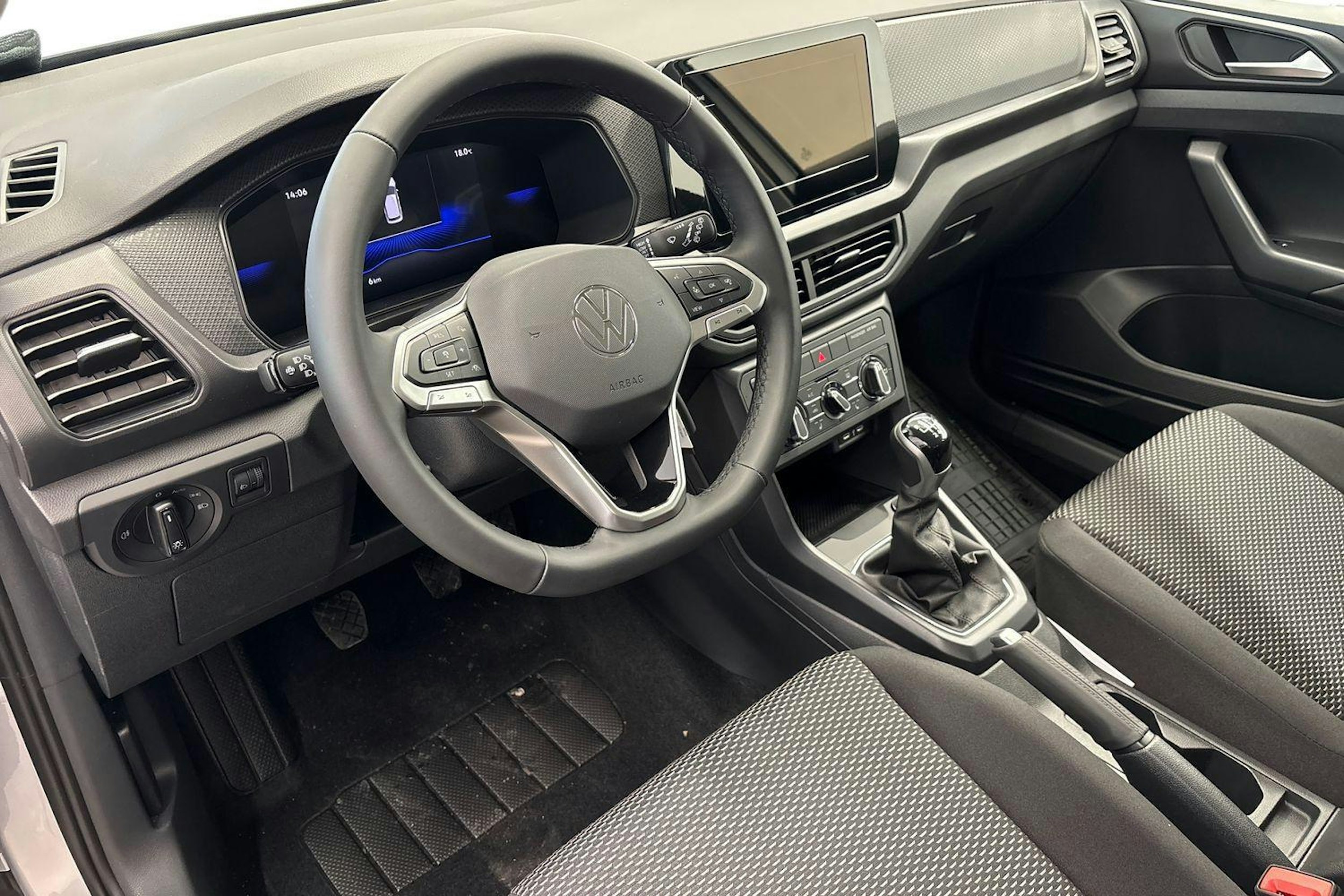 met. harmaa Volkswagen T-Cross 2026 kuva 6.