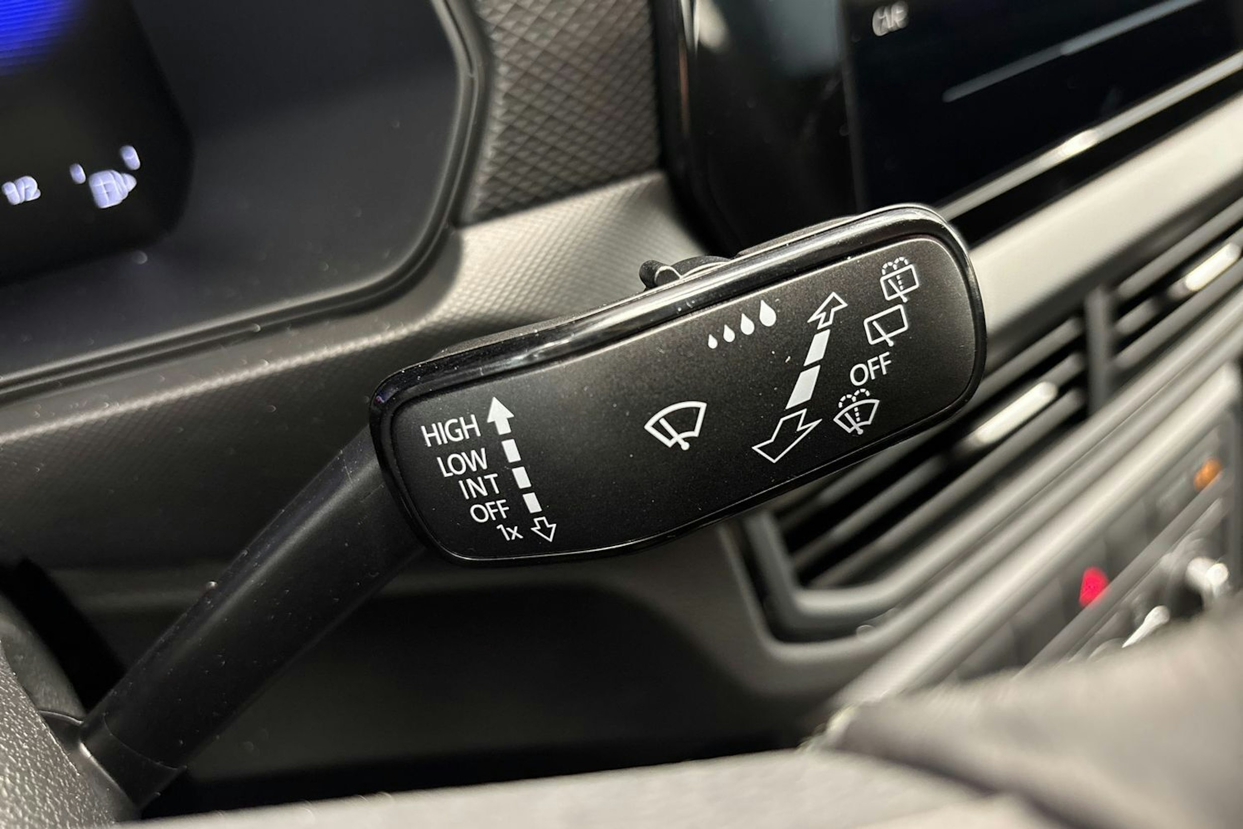 met. harmaa Volkswagen T-Cross 2026 kuva 12.