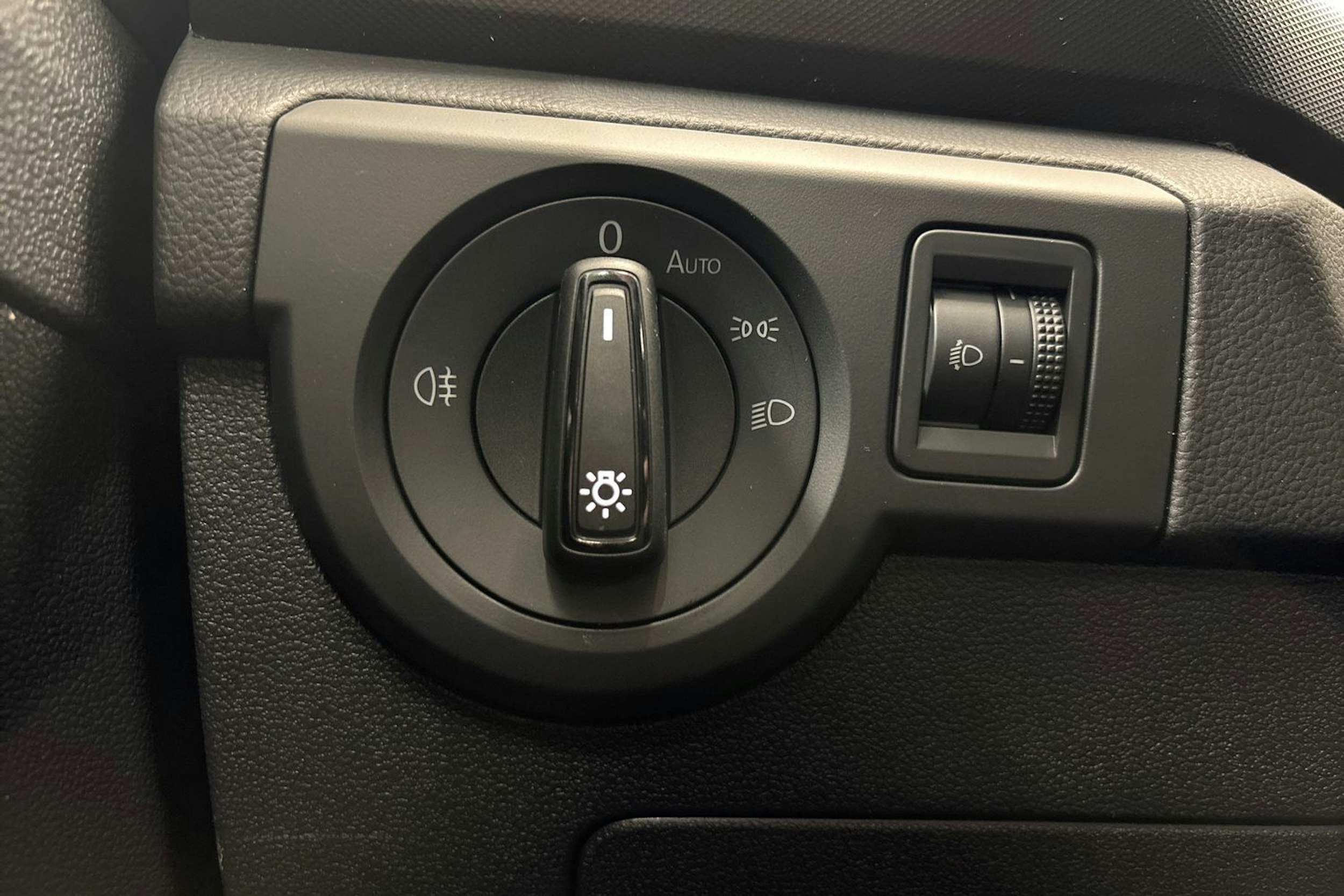 met. harmaa Volkswagen T-Cross 2026 kuva 14.