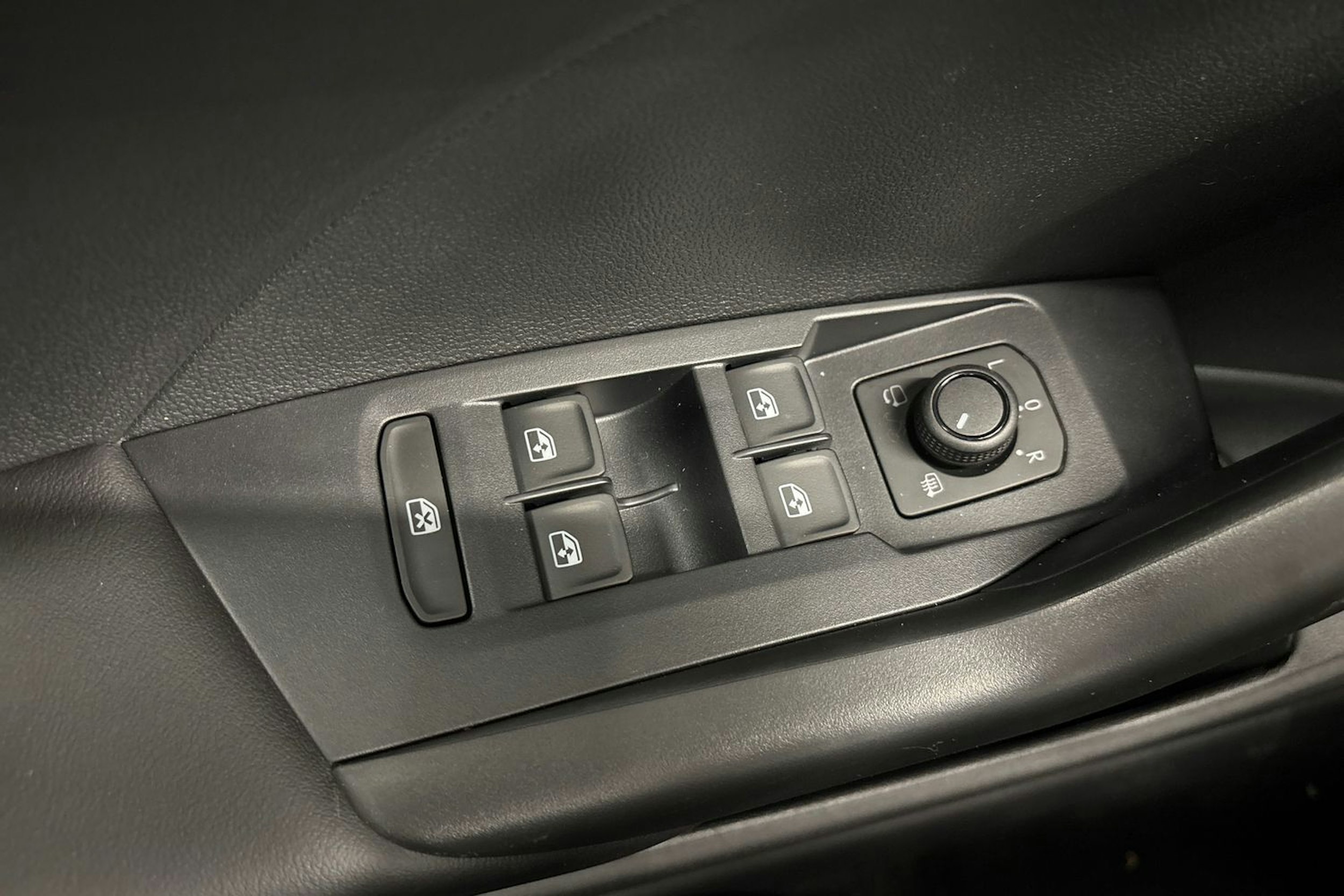 met. harmaa Volkswagen T-Cross 2026 kuva 15.