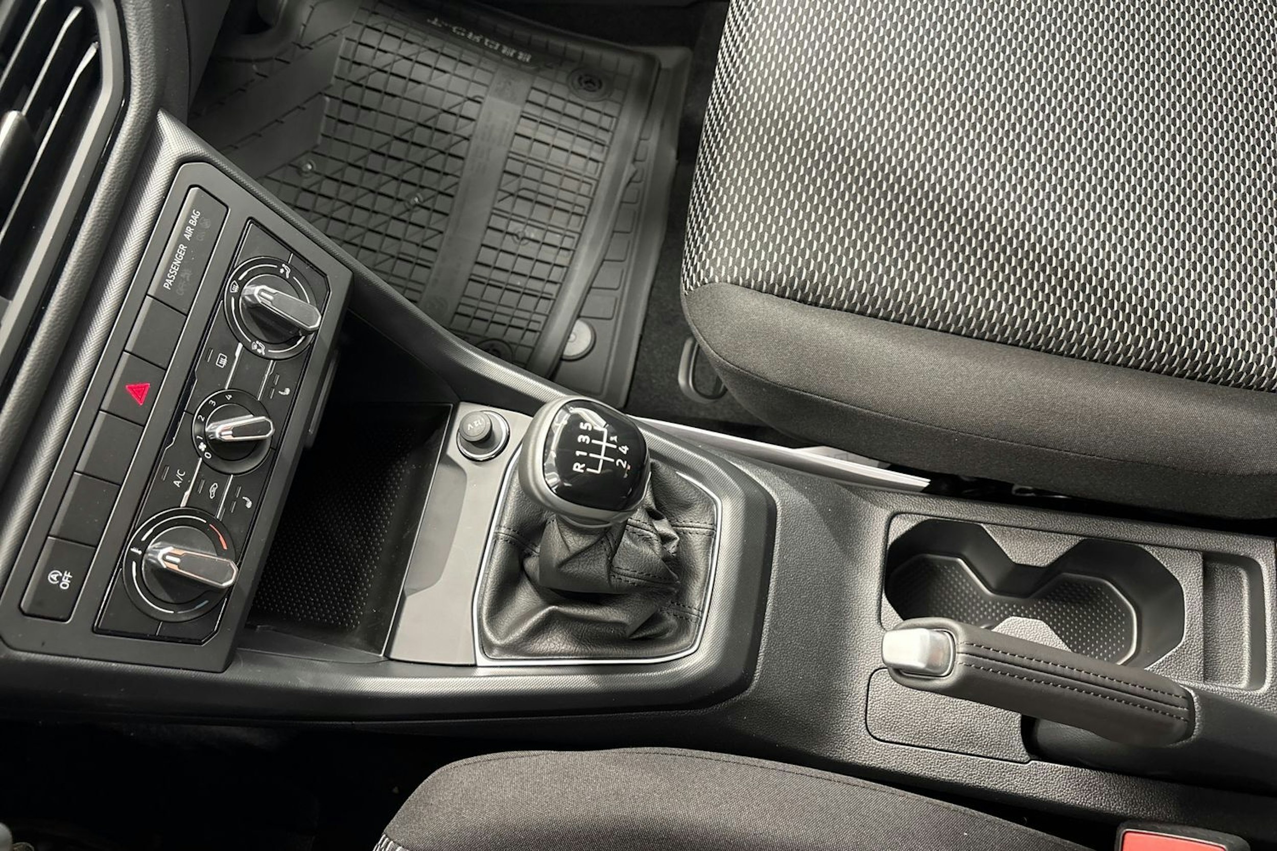 met. harmaa Volkswagen T-Cross 2026 kuva 20.