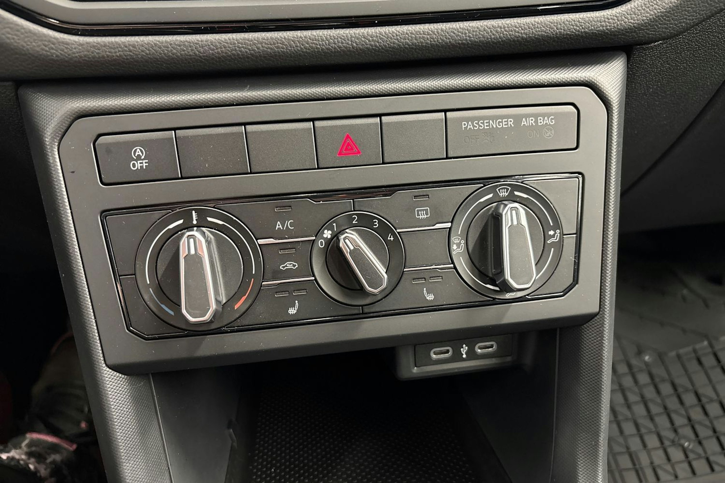 met. harmaa Volkswagen T-Cross 2026 kuva 21.