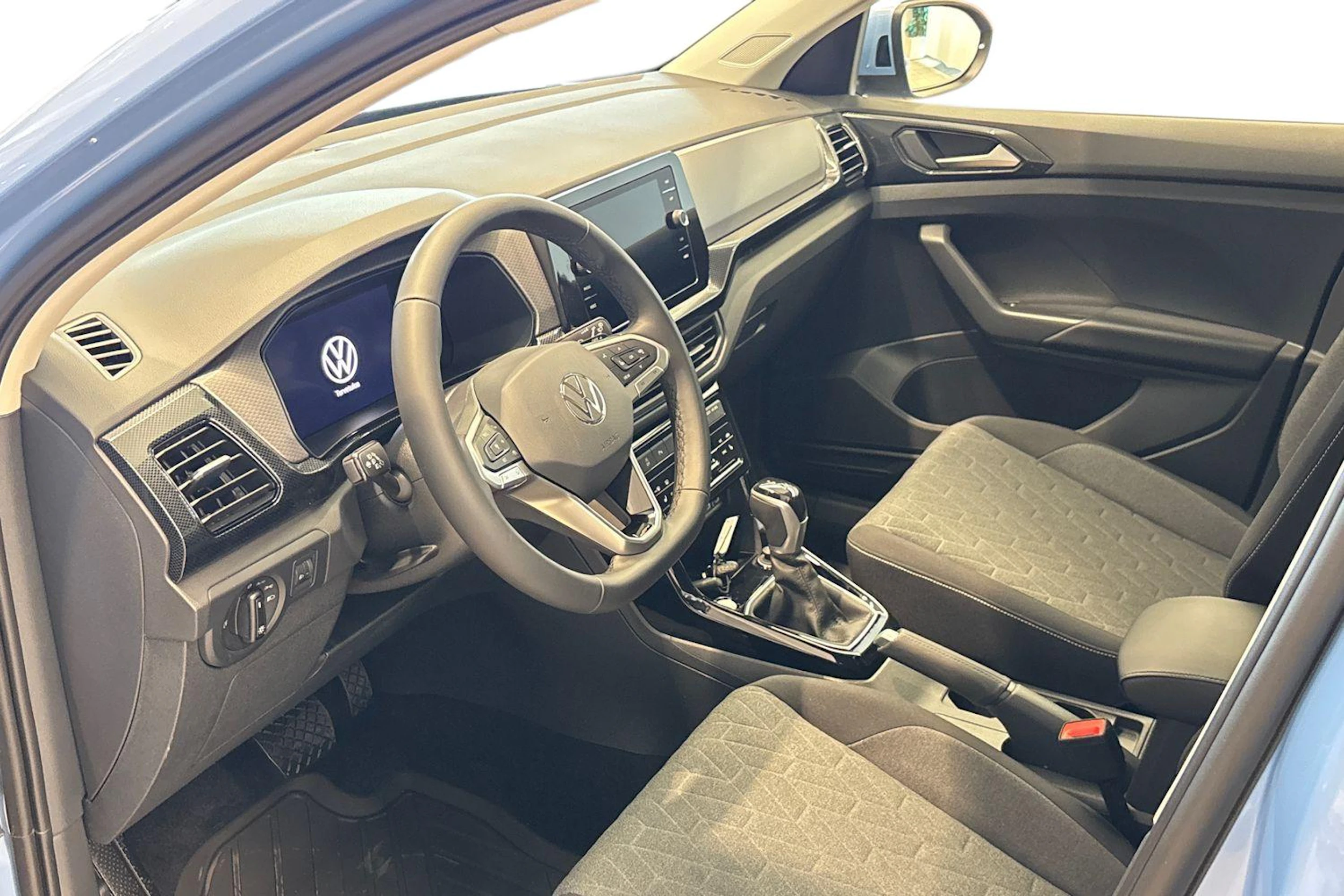 sininen Volkswagen T-Cross 2026 kuva 6.