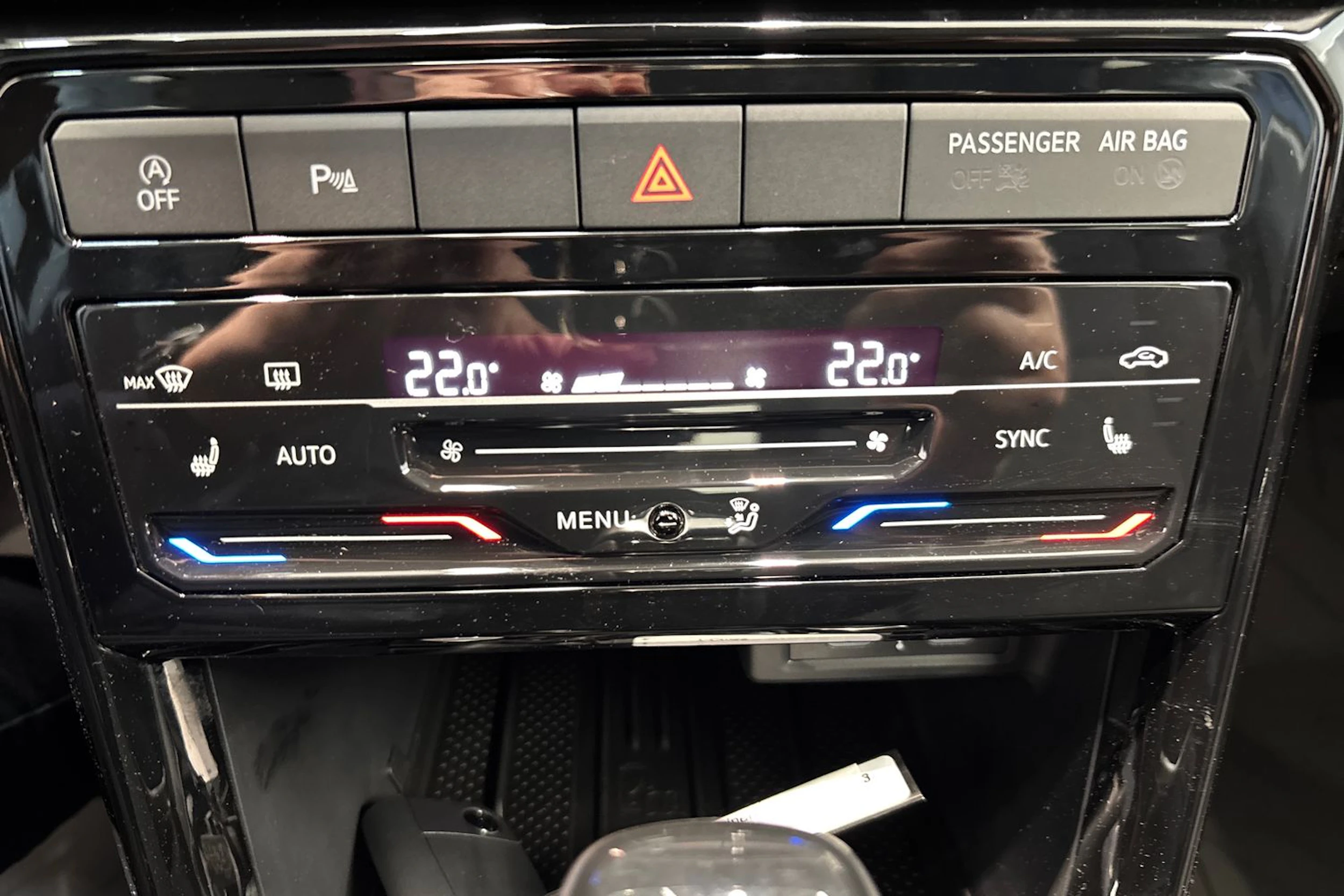sininen Volkswagen T-Cross 2026 kuva 16.