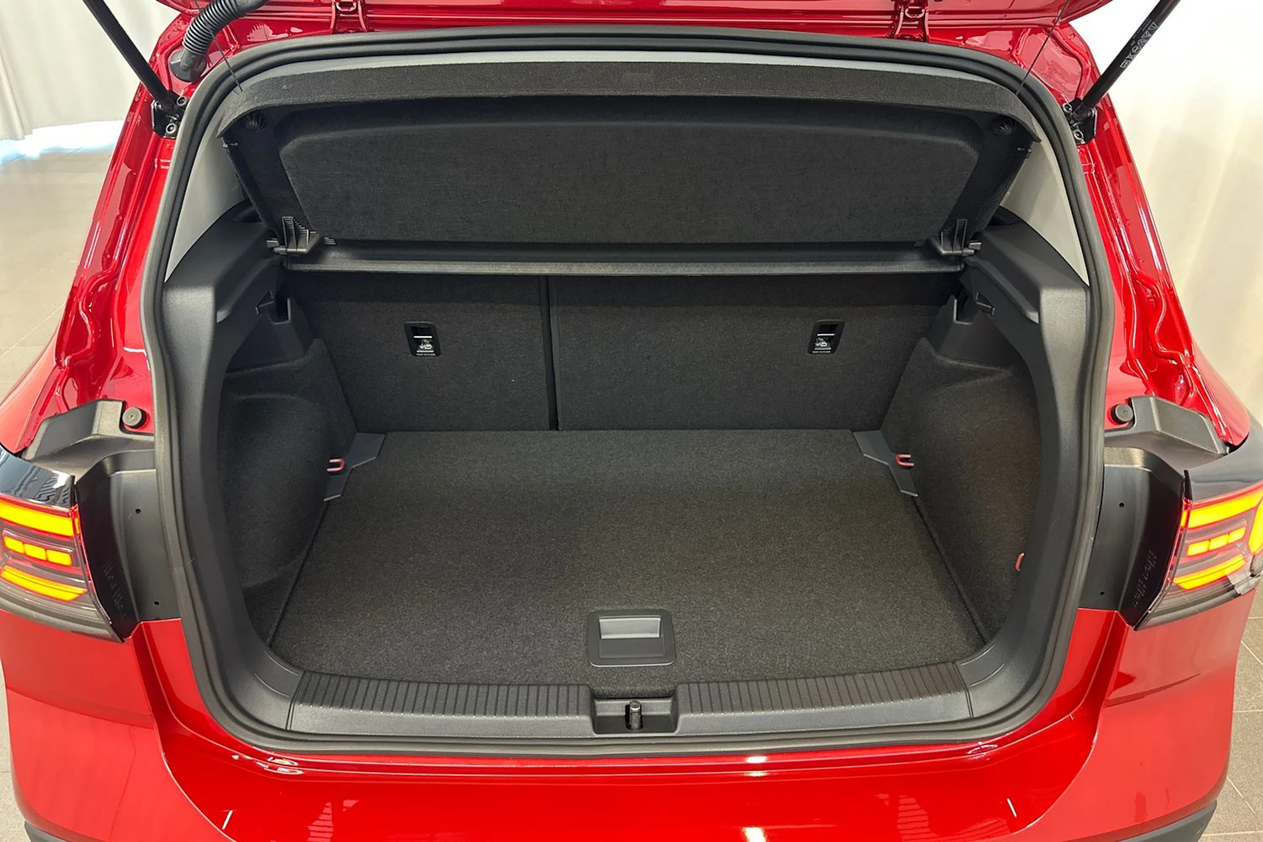 punainen Volkswagen T-Cross 2026 kuva 11.