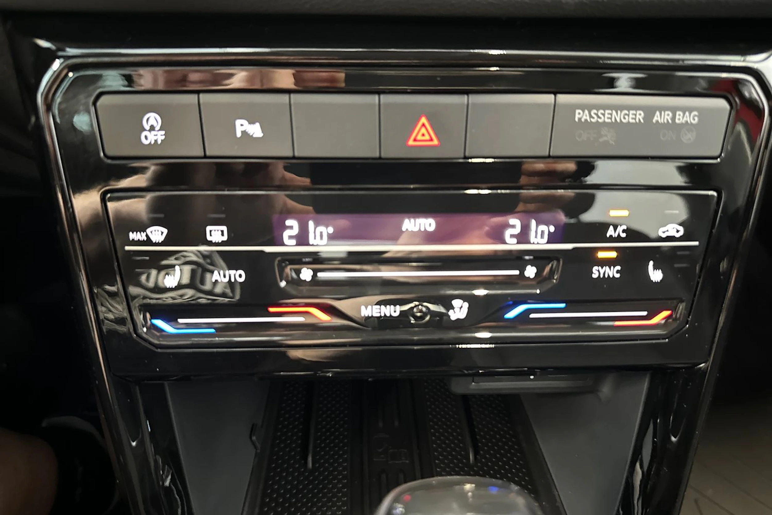 punainen Volkswagen T-Cross 2026 kuva 26.
