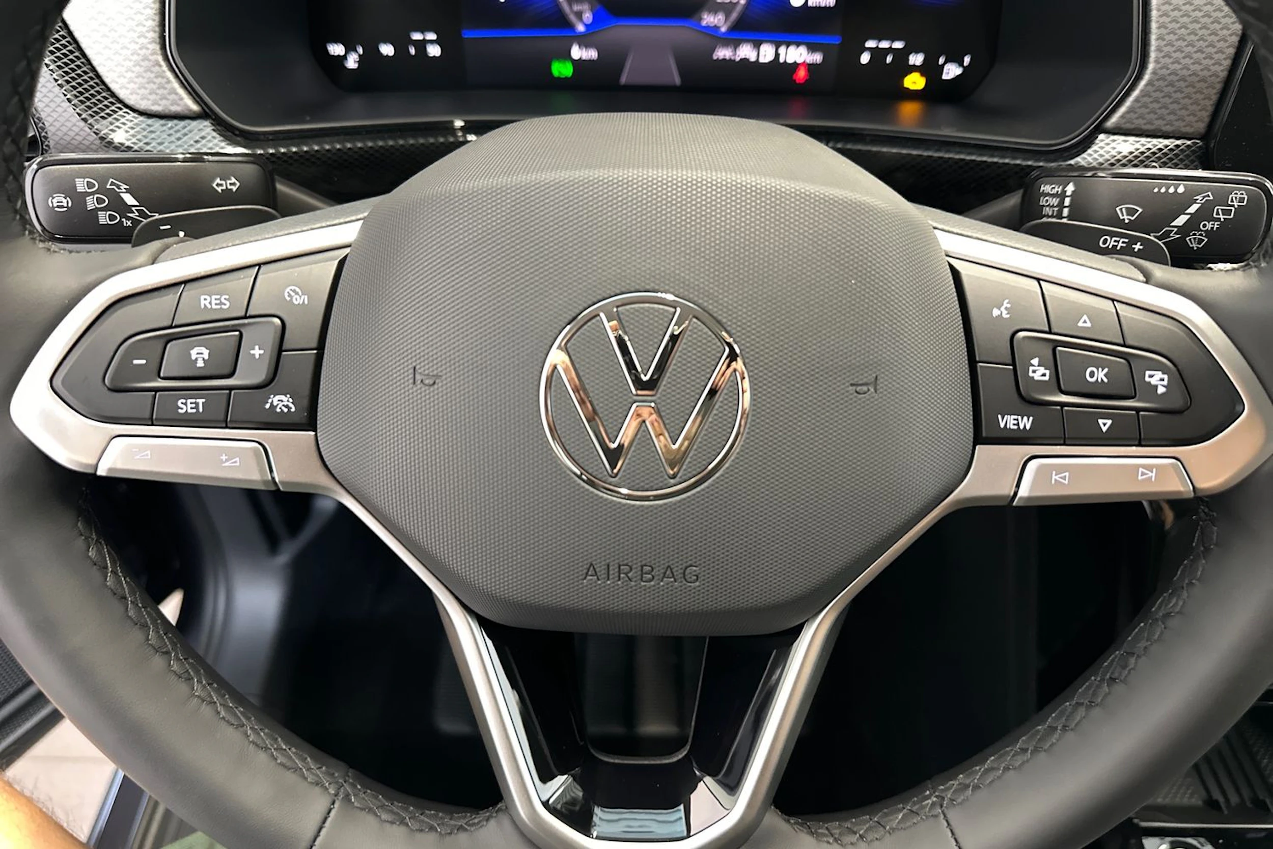 met. harmaa Volkswagen T-Cross 2026 kuva 11.