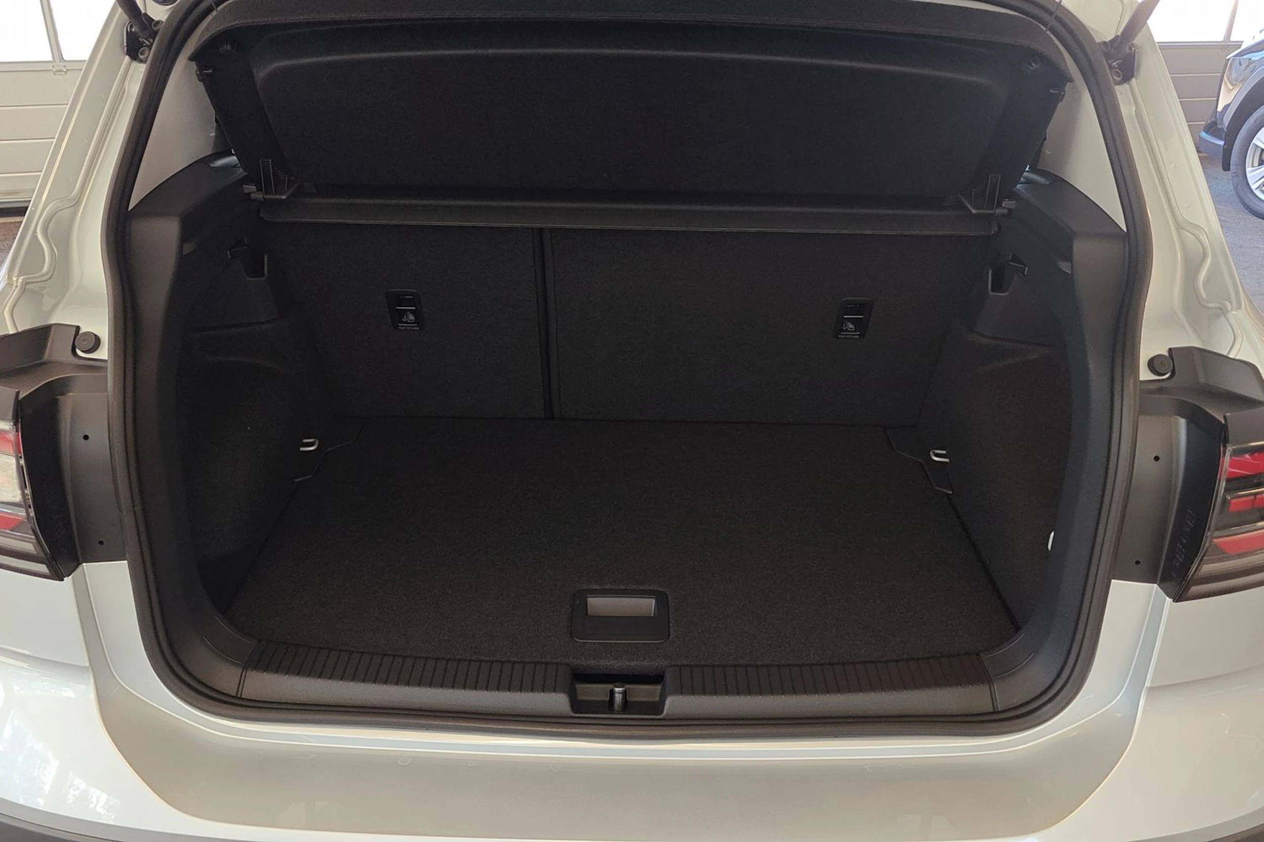 met. harmaa Volkswagen T-Cross 2026 kuva 15.