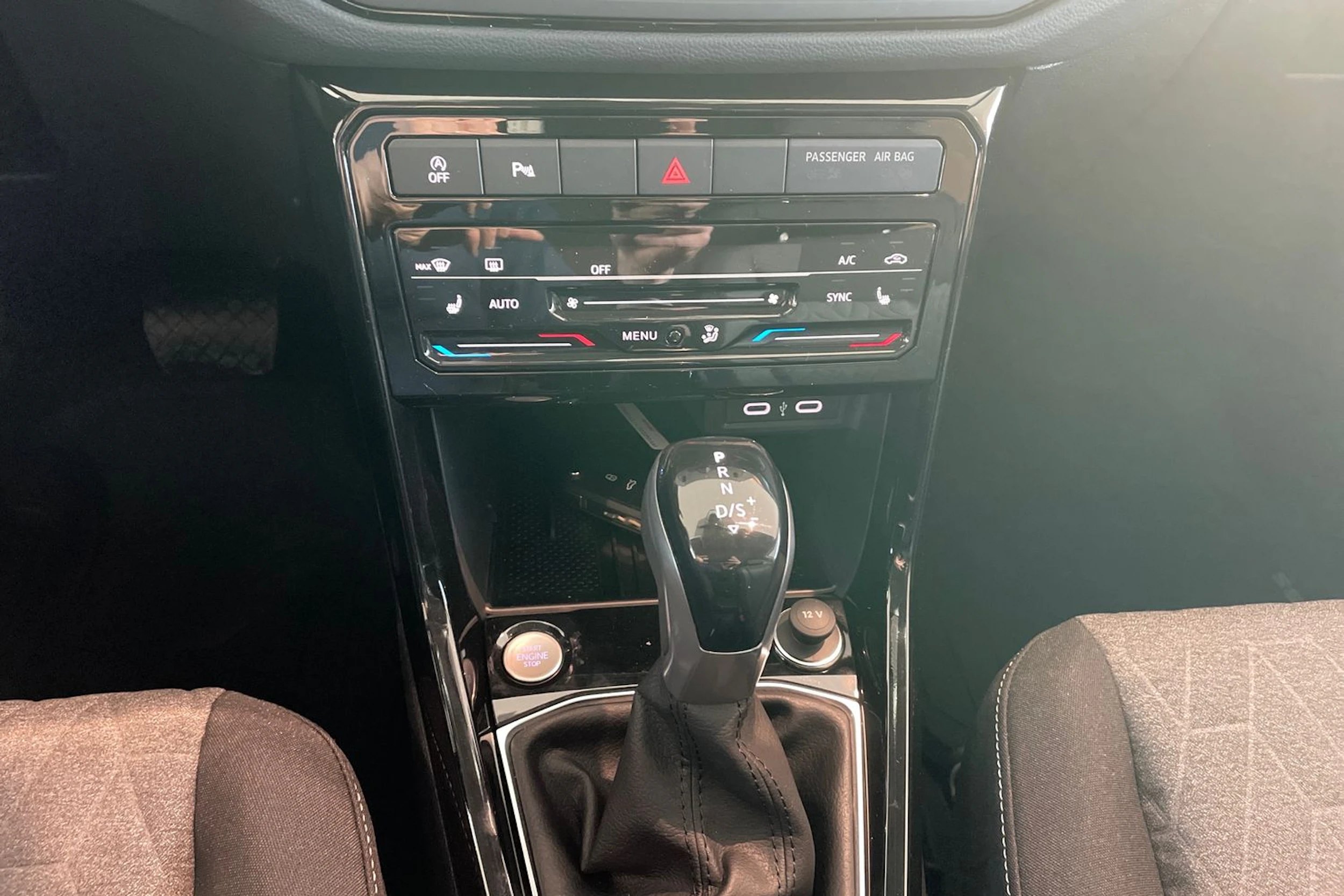 sininen Volkswagen T-Cross 2026 kuva 12.