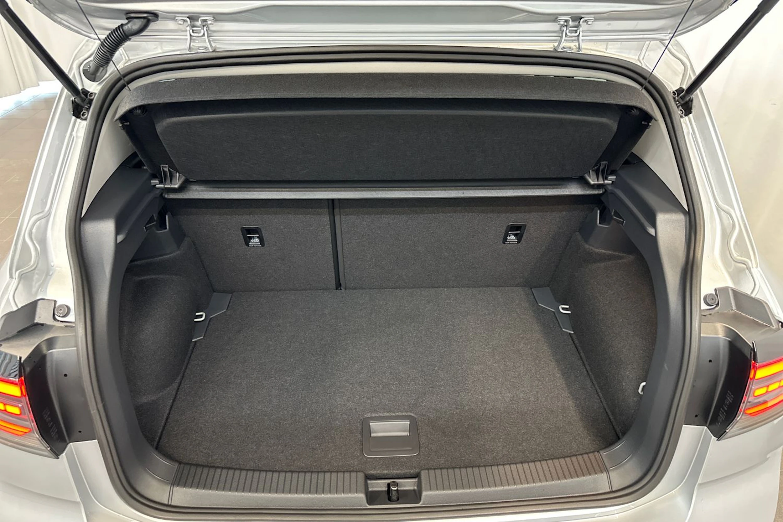 harmaa Volkswagen T-Cross 2026 kuva 11.