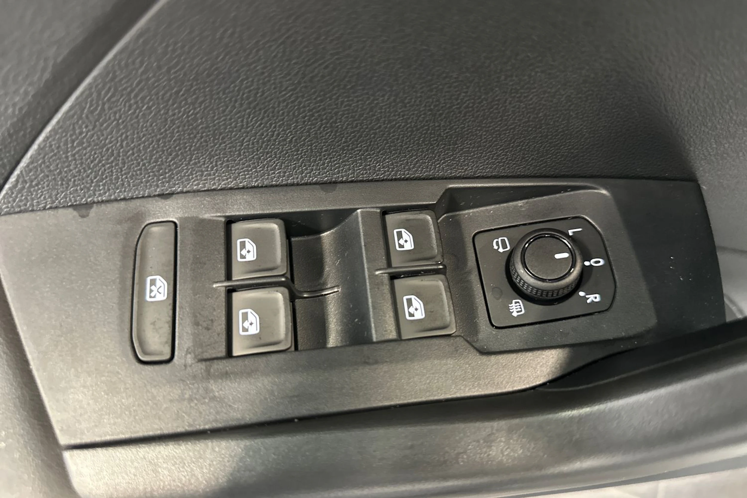 harmaa Volkswagen T-Cross 2026 kuva 13.