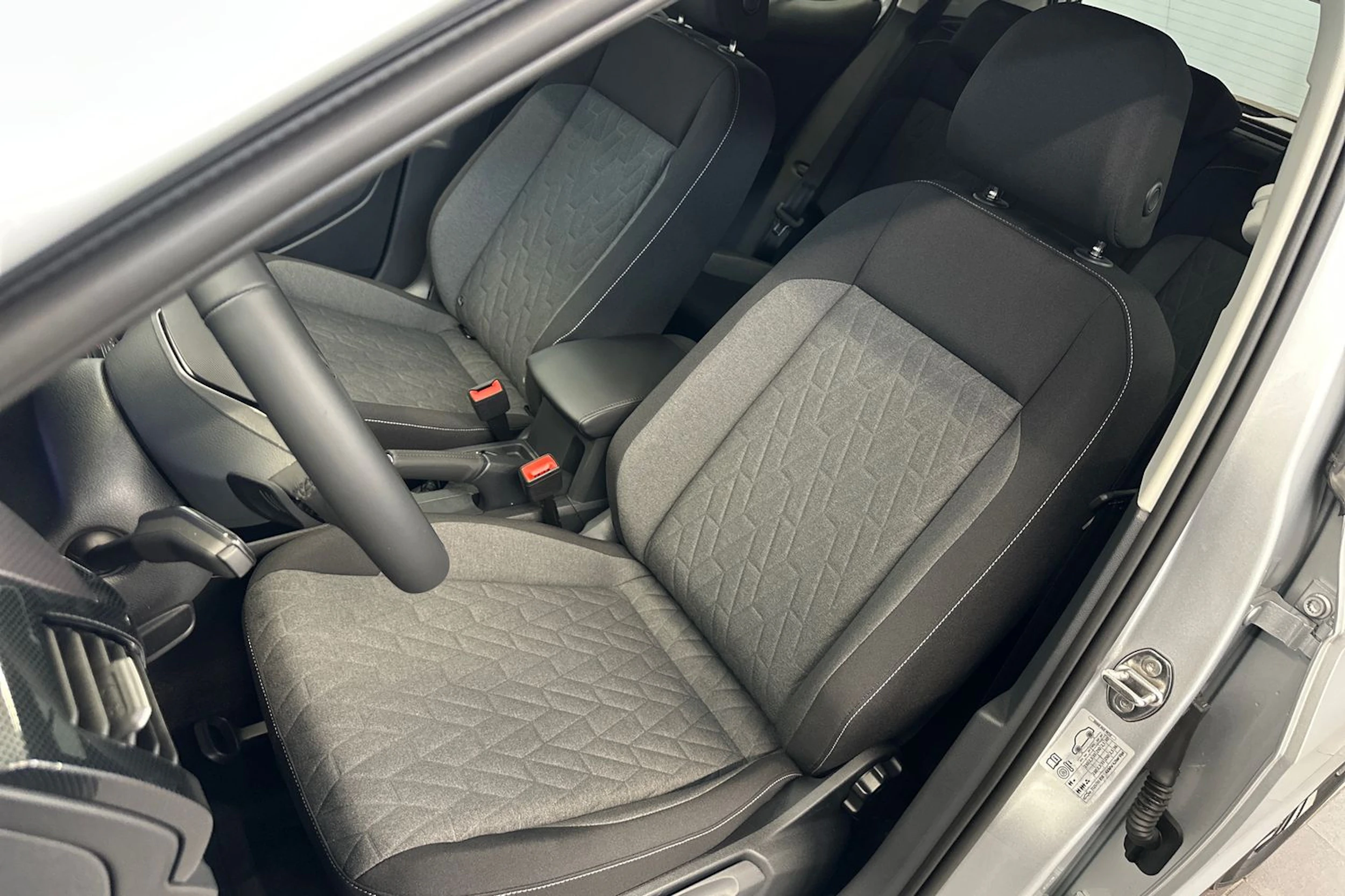 harmaa Volkswagen T-Cross 2026 kuva 15.