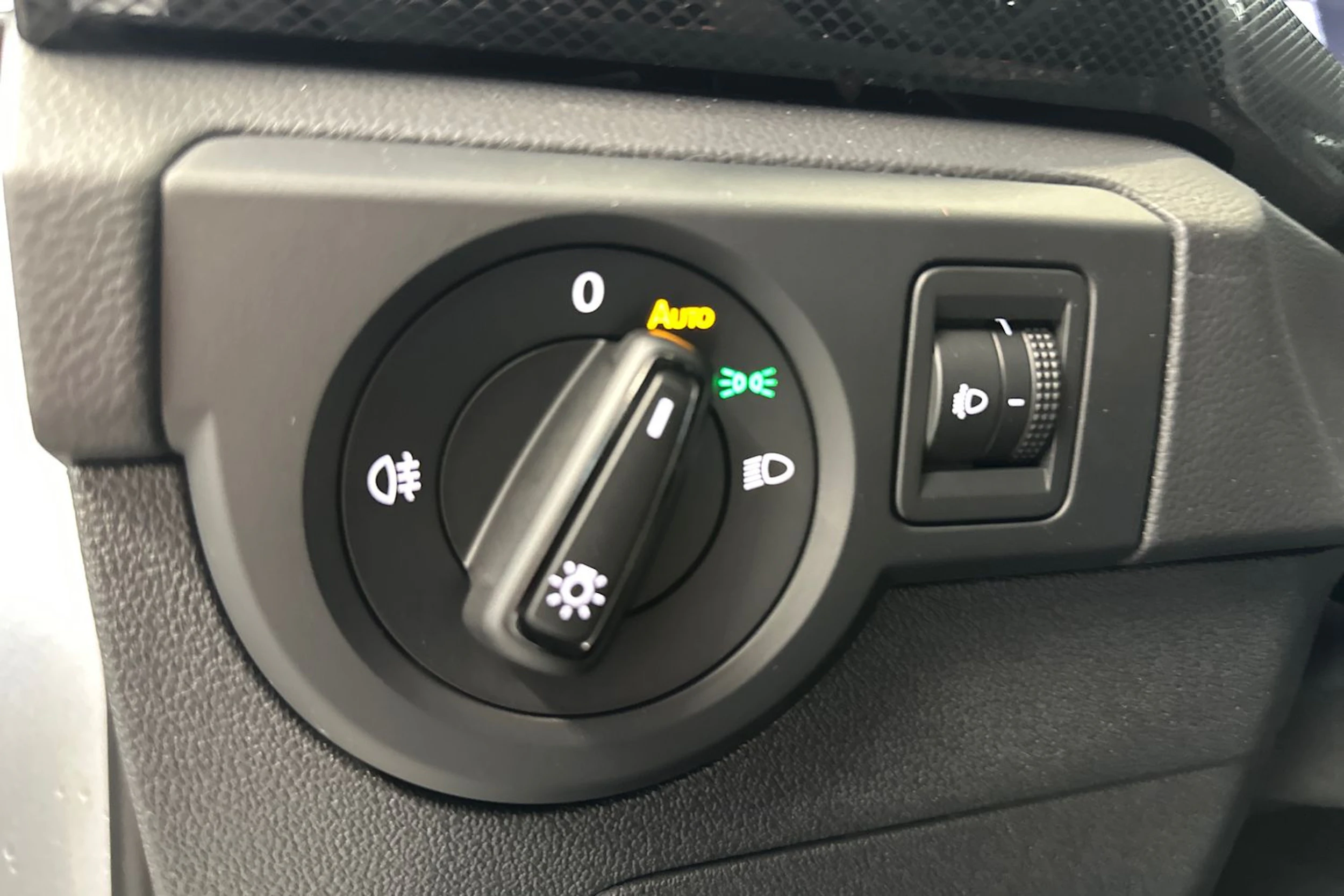 harmaa Volkswagen T-Cross 2026 kuva 16.