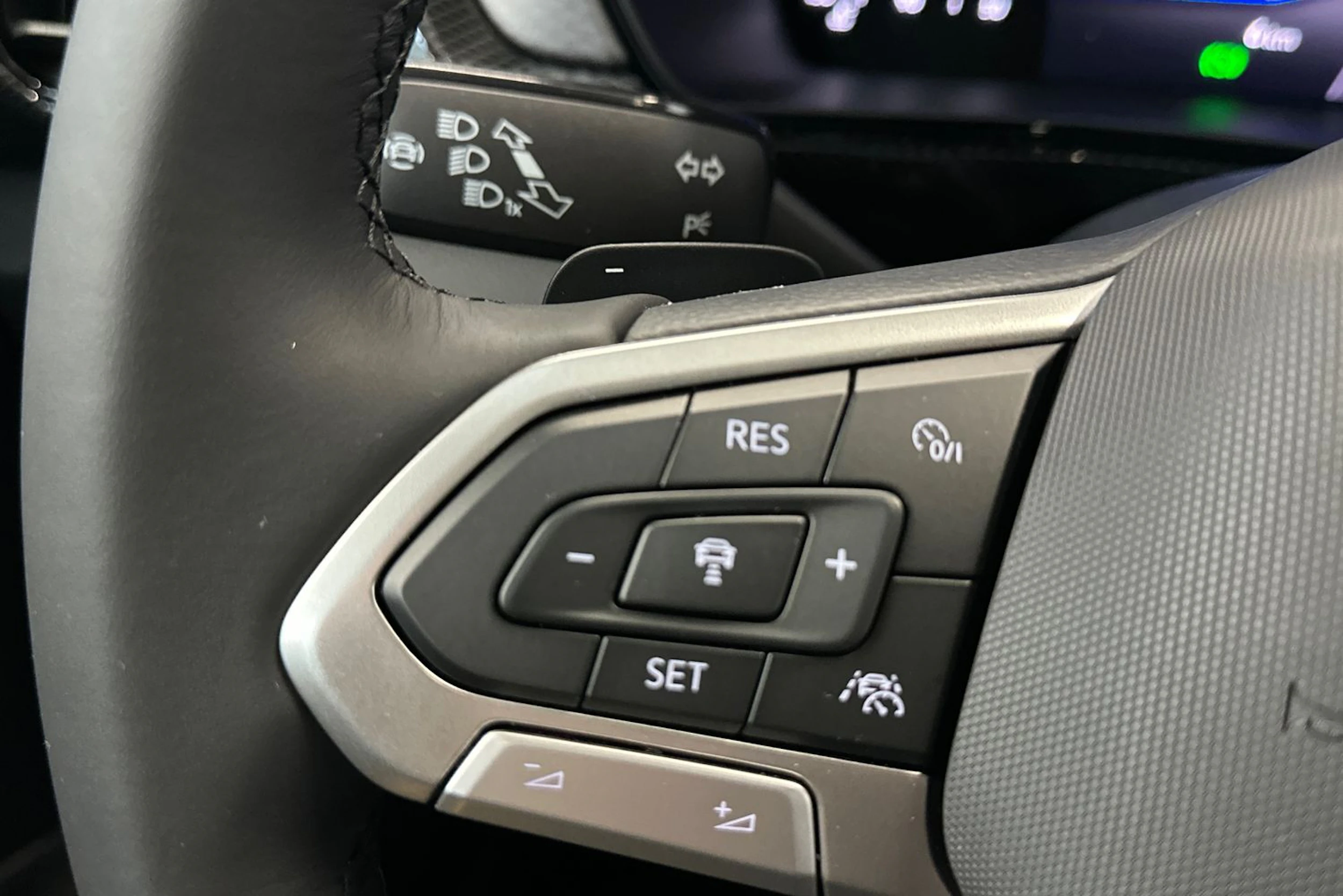 harmaa Volkswagen T-Cross 2026 kuva 17.