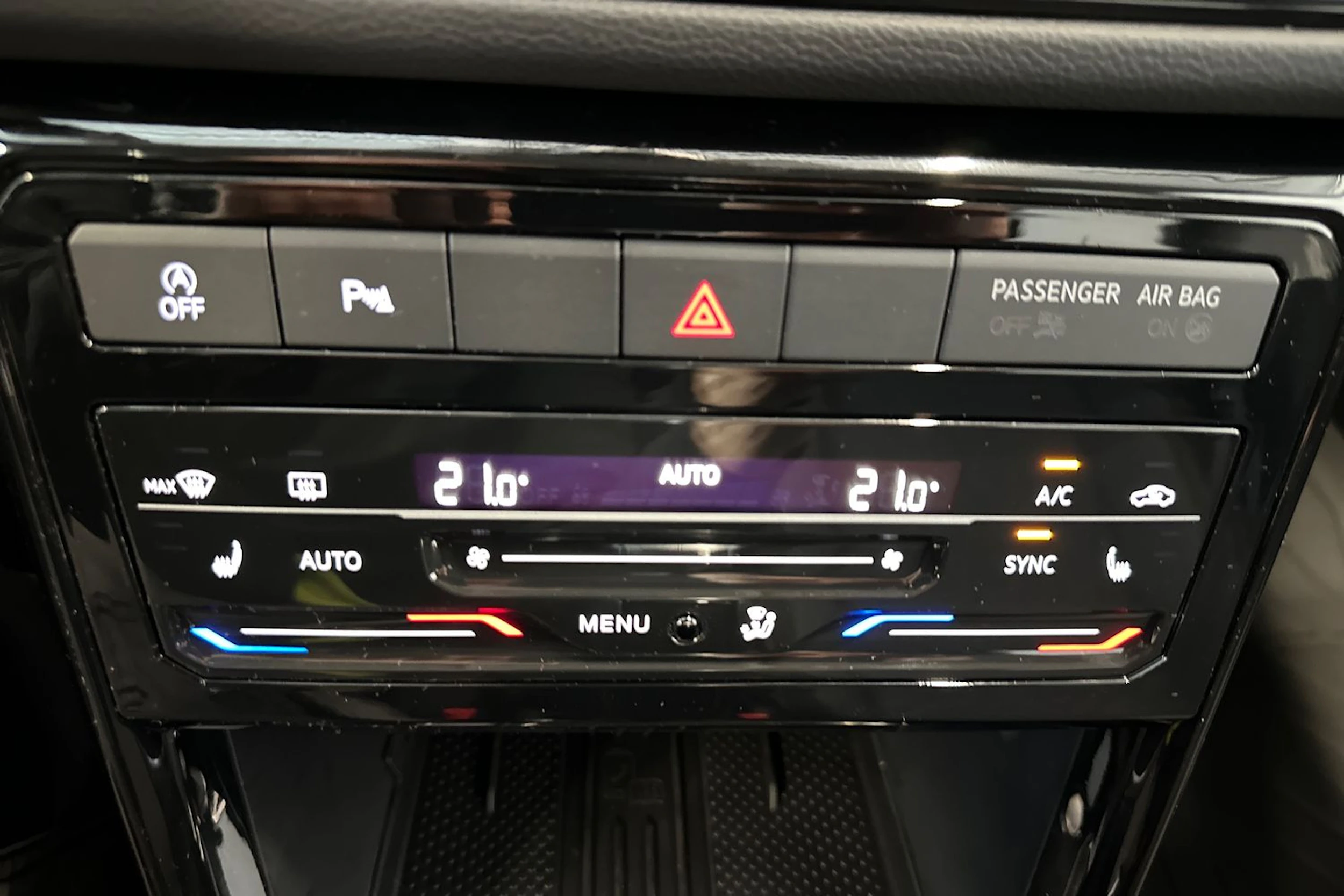 harmaa Volkswagen T-Cross 2026 kuva 25.