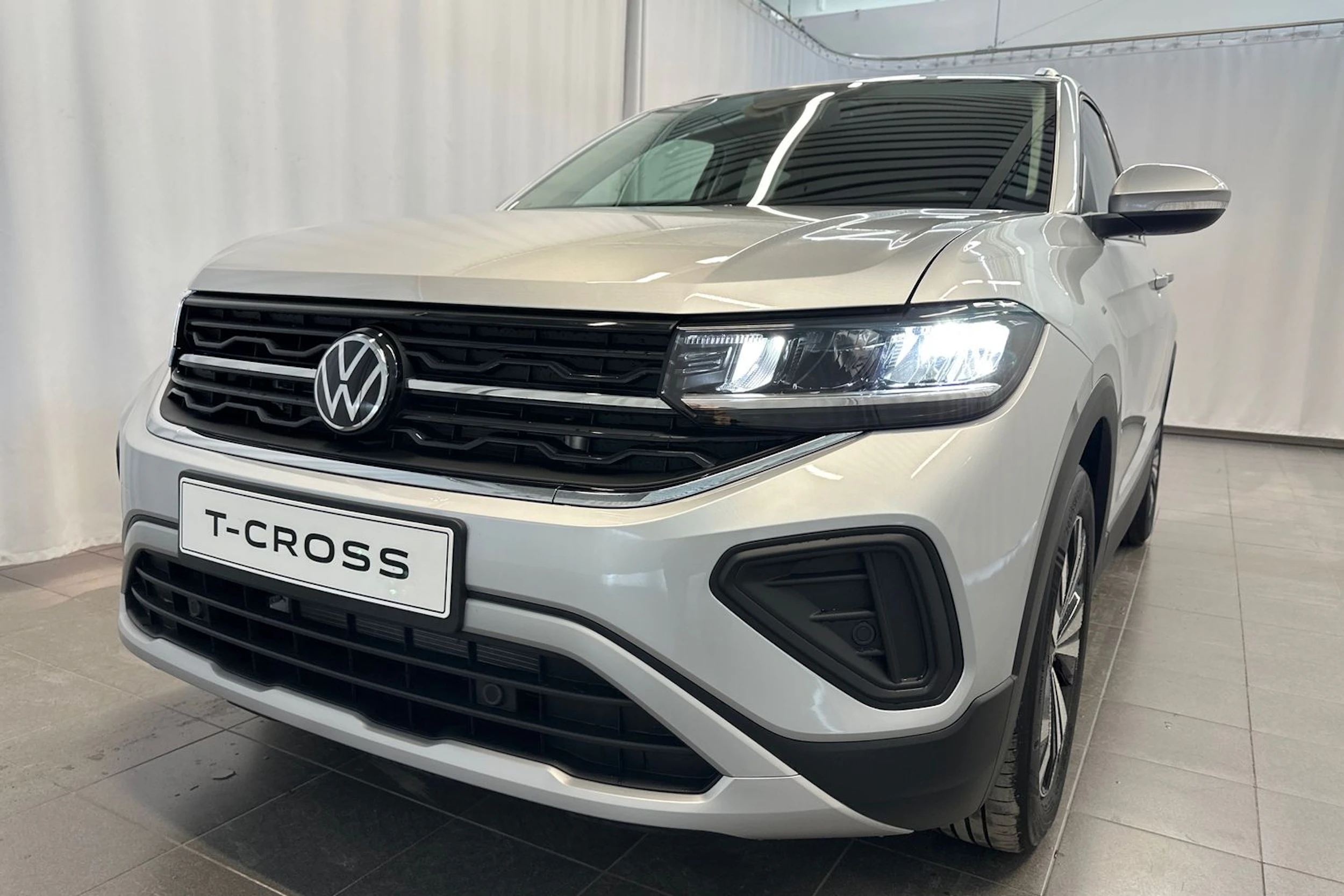 harmaa Volkswagen T-Cross 2026 kuva 32.