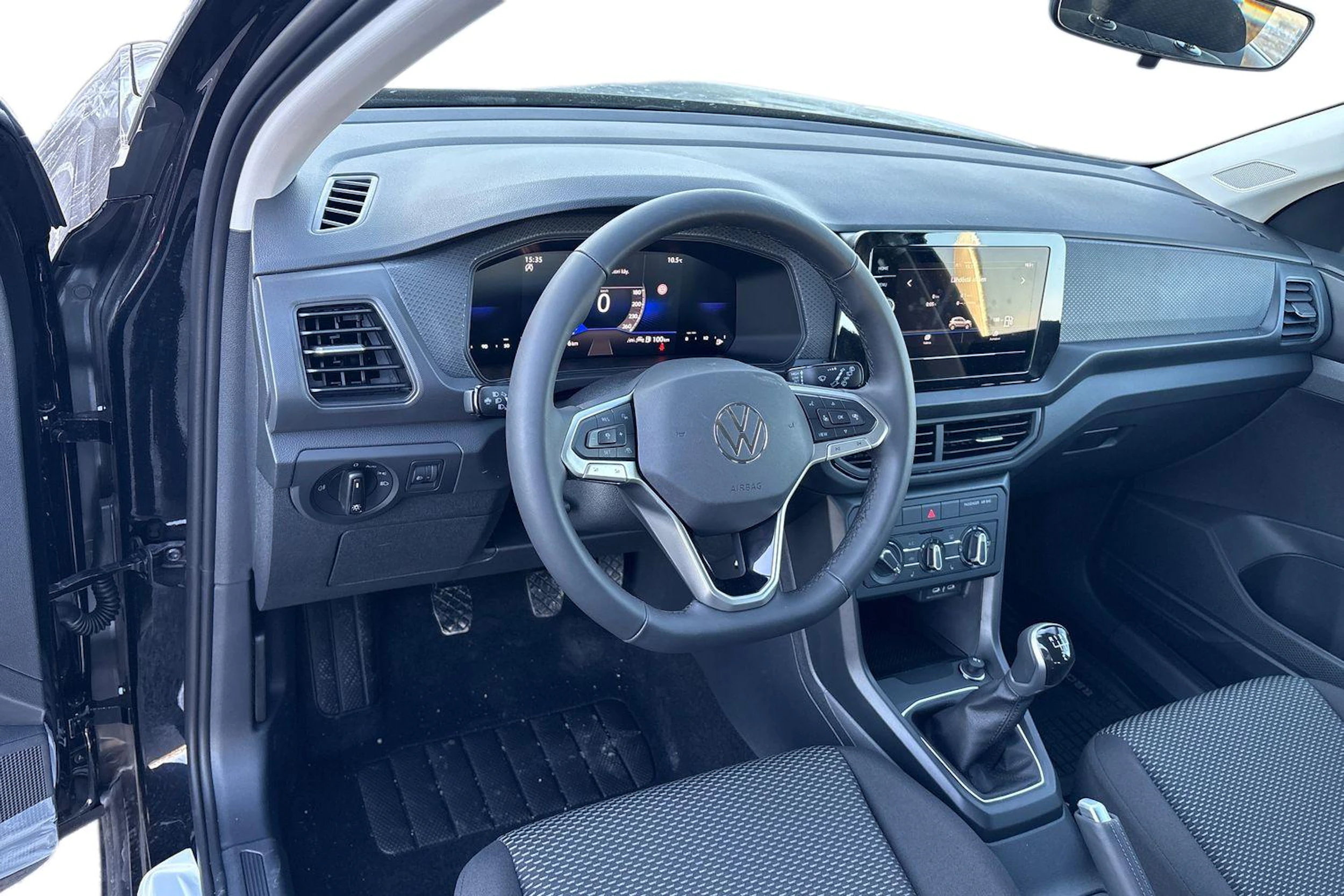 musta Volkswagen T-Cross 2026 kuva 7.