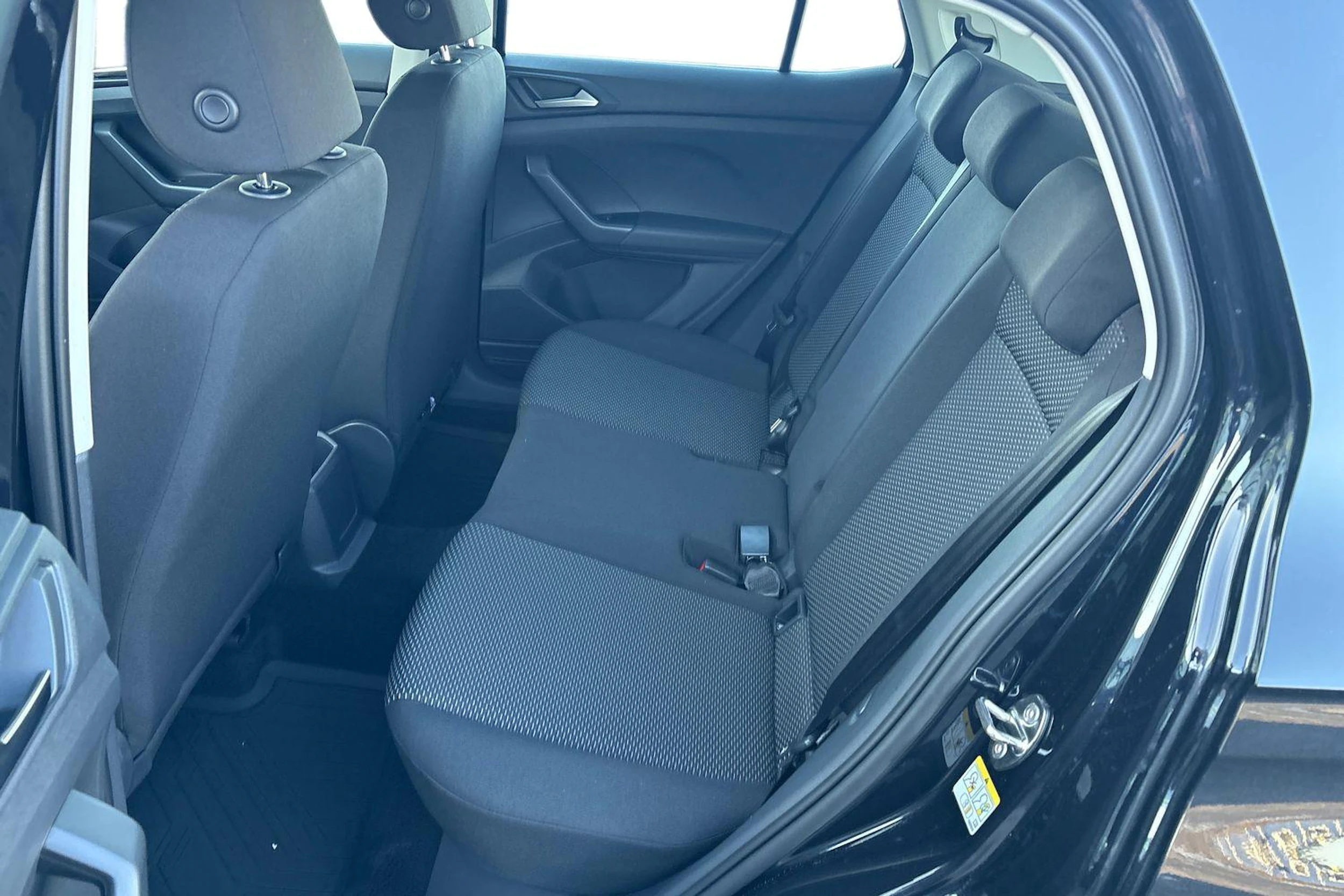 musta Volkswagen T-Cross 2026 kuva 8.