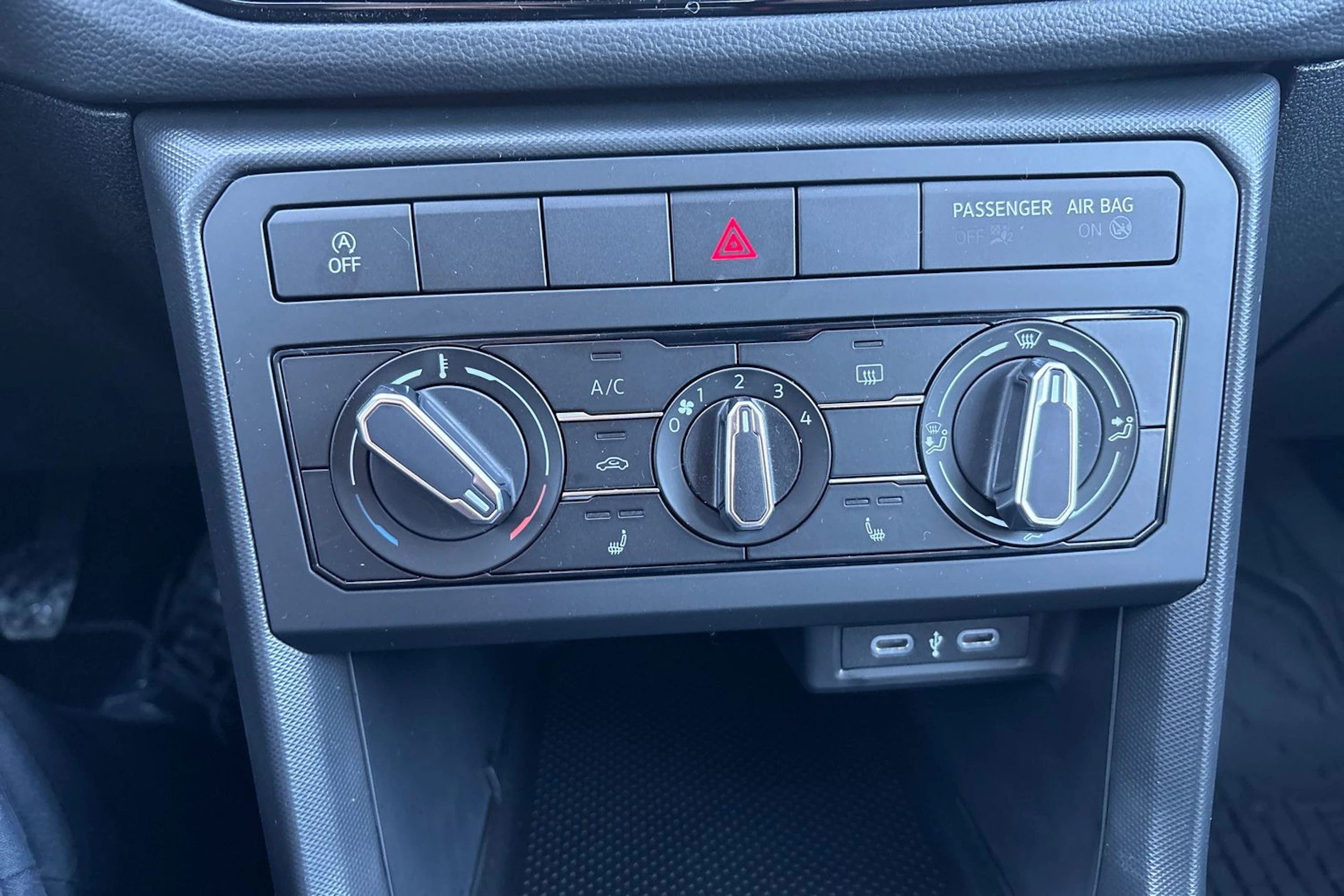 musta Volkswagen T-Cross 2026 kuva 15.