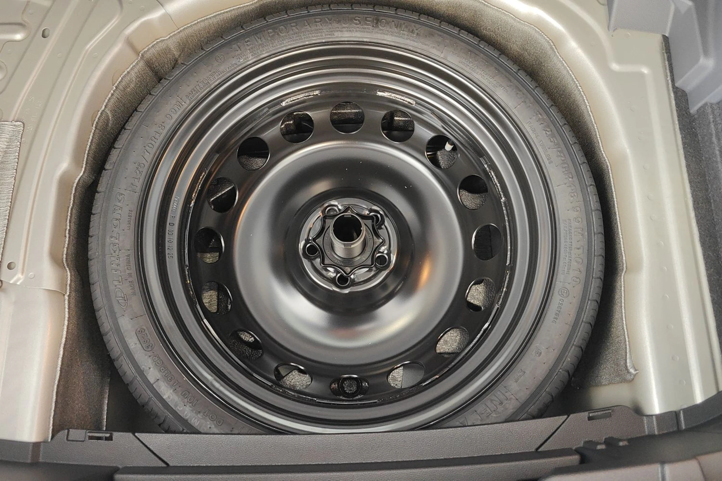 harmaa Volkswagen T-Cross 2026 kuva 13.