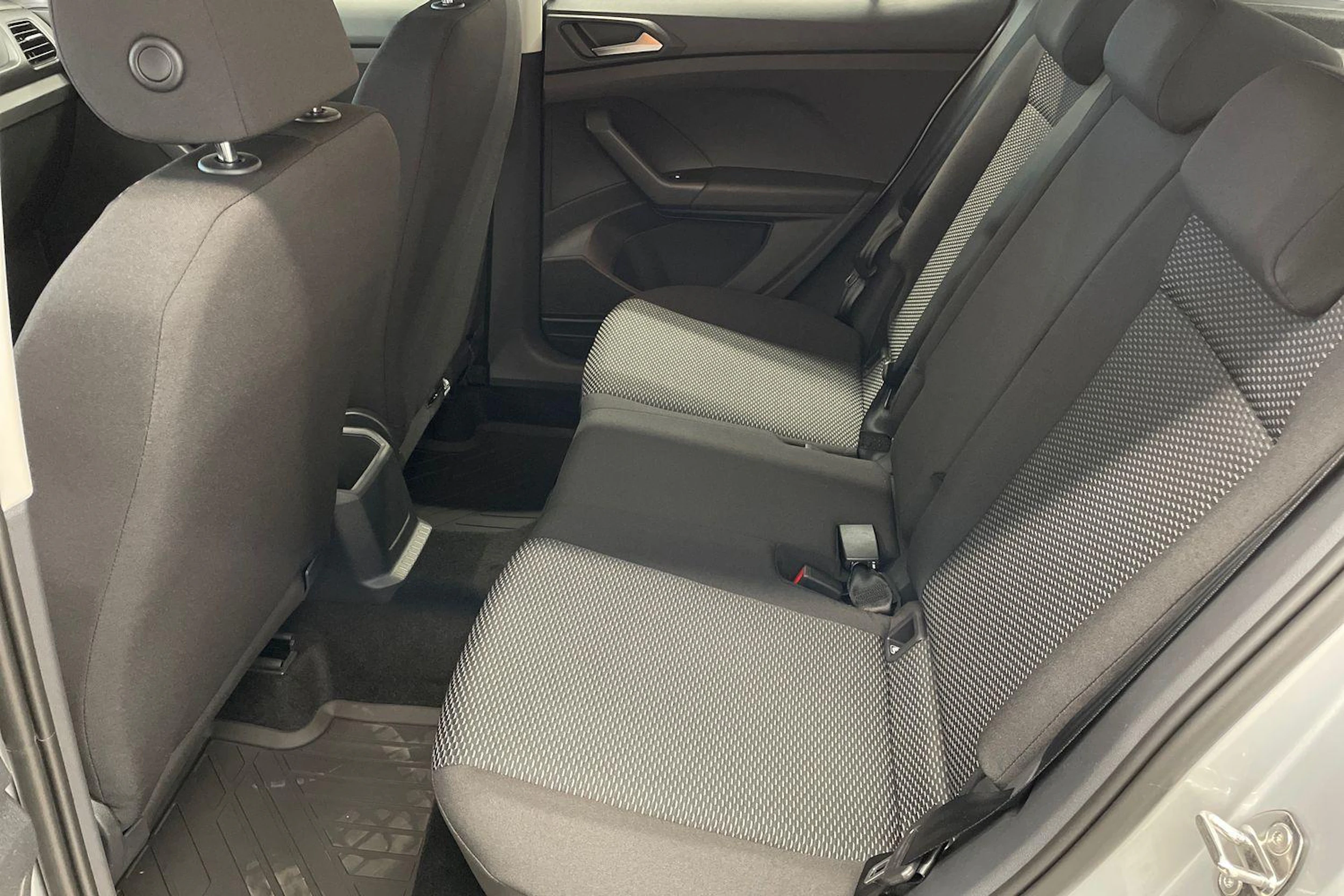 harmaa Volkswagen T-Cross 2026 kuva 8.