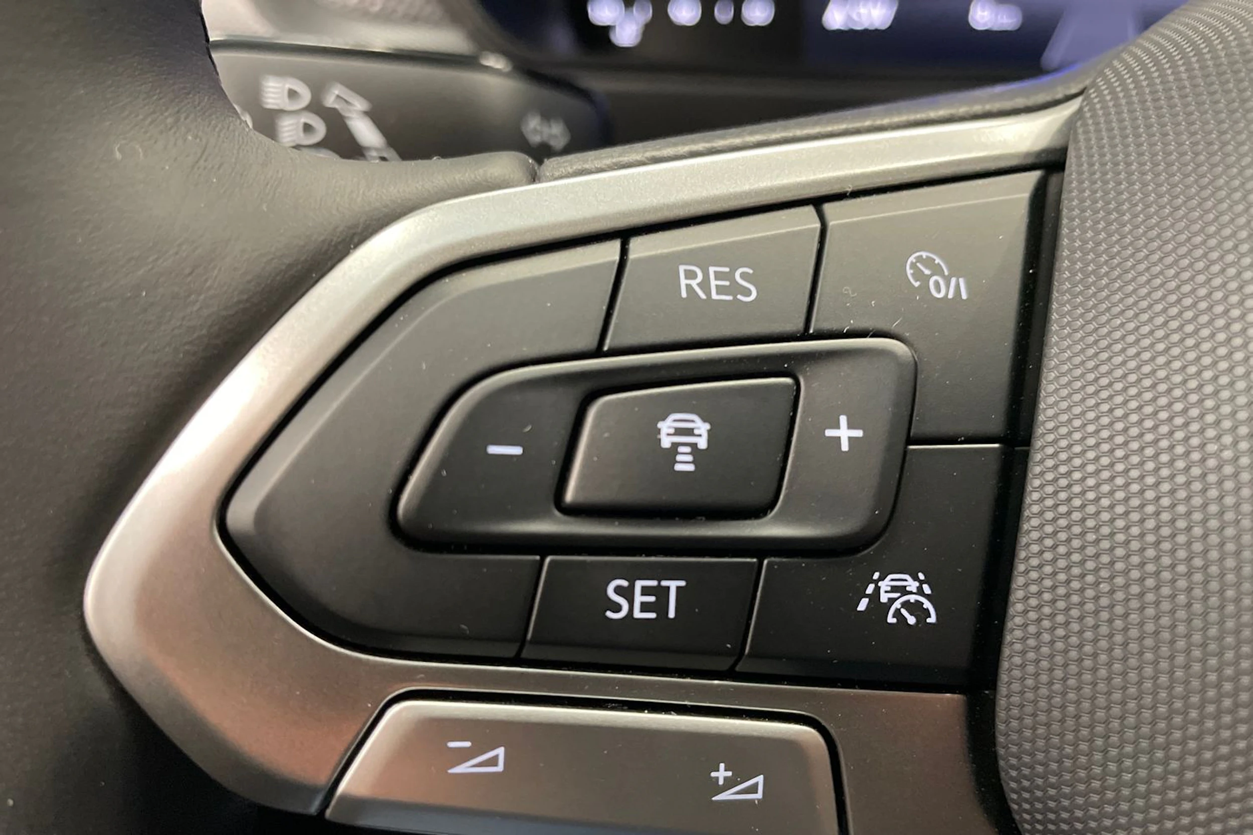 harmaa Volkswagen T-Cross 2026 kuva 12.