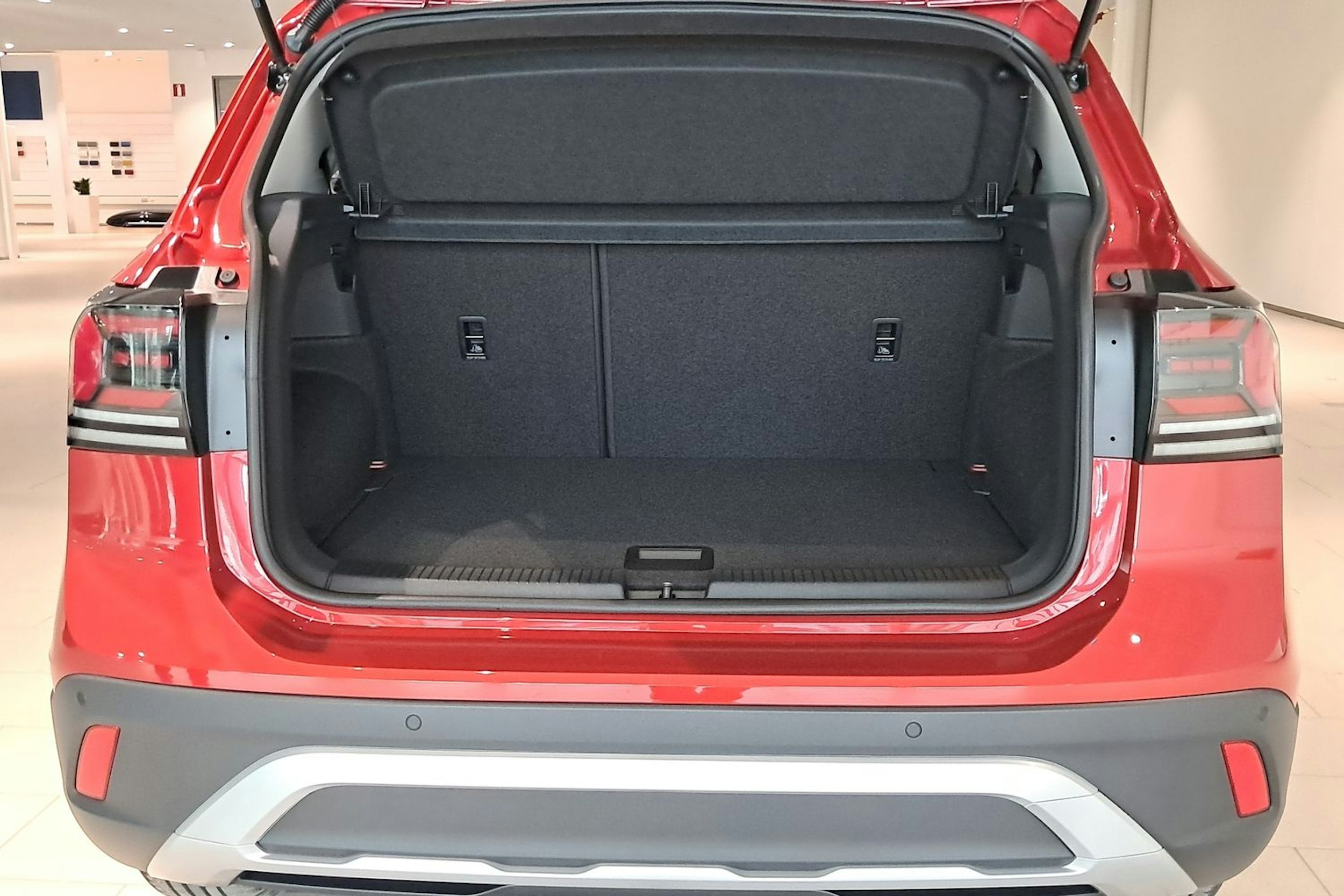 punainen Volkswagen T-Cross 2026 kuva 11.