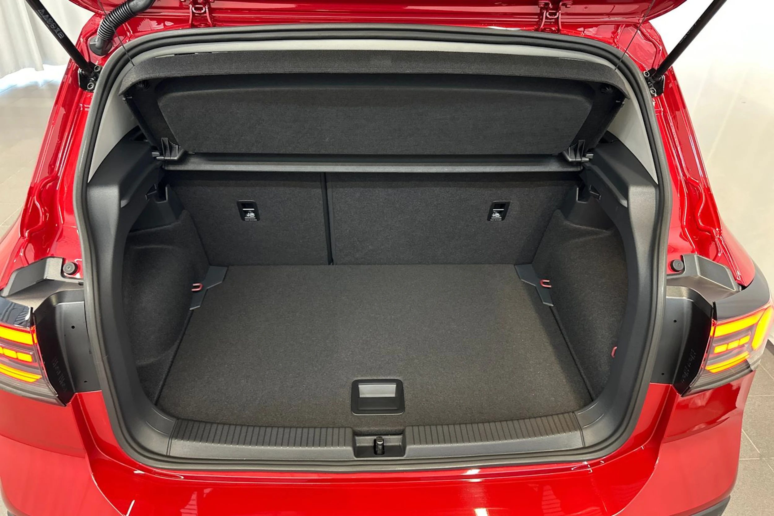 punainen Volkswagen T-Cross 2026 kuva 11.