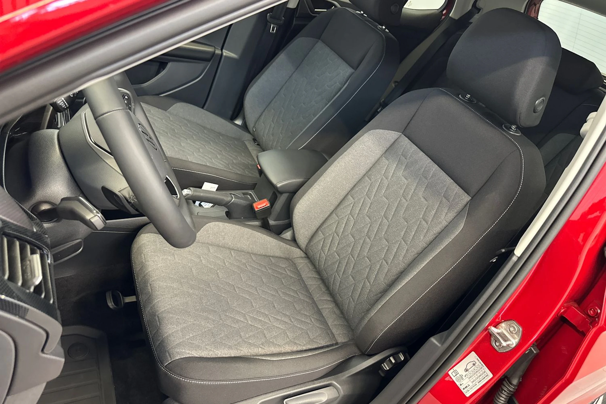 punainen Volkswagen T-Cross 2026 kuva 16.