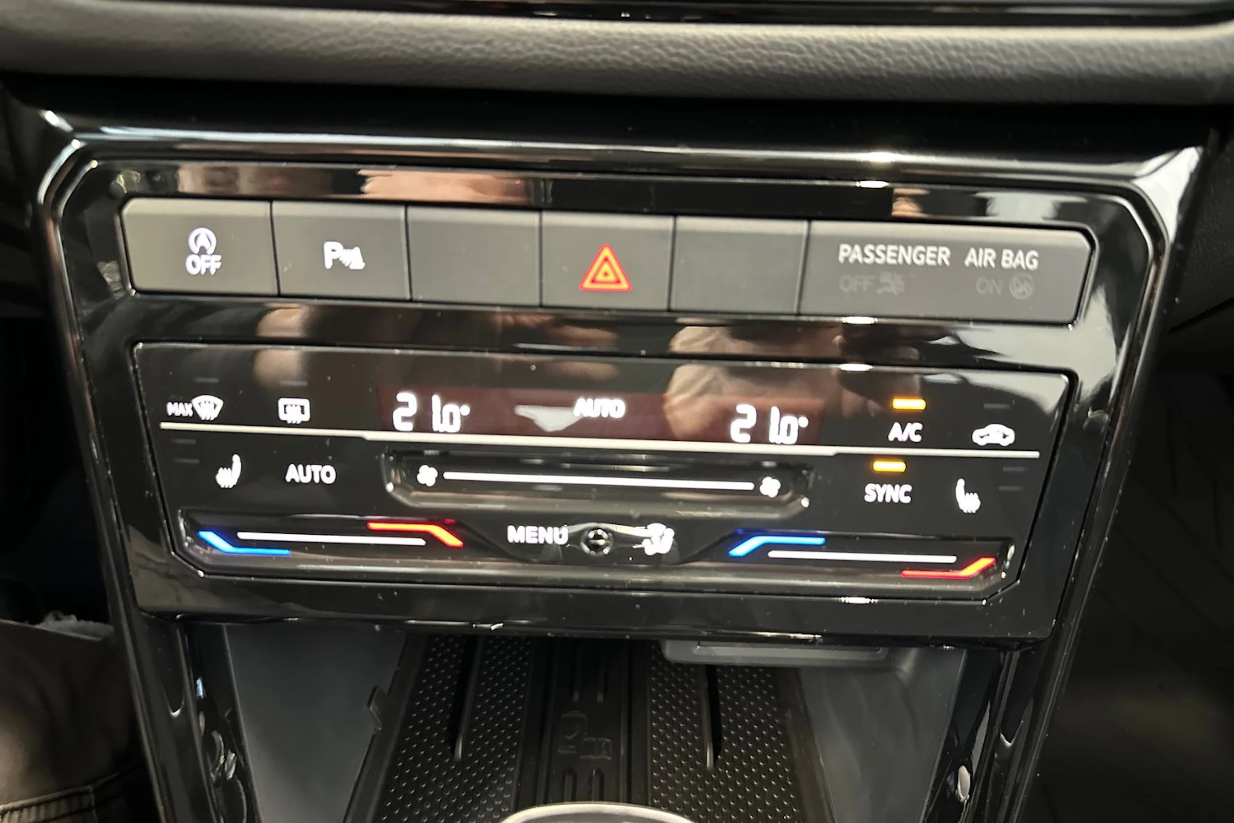 punainen Volkswagen T-Cross 2026 kuva 24.