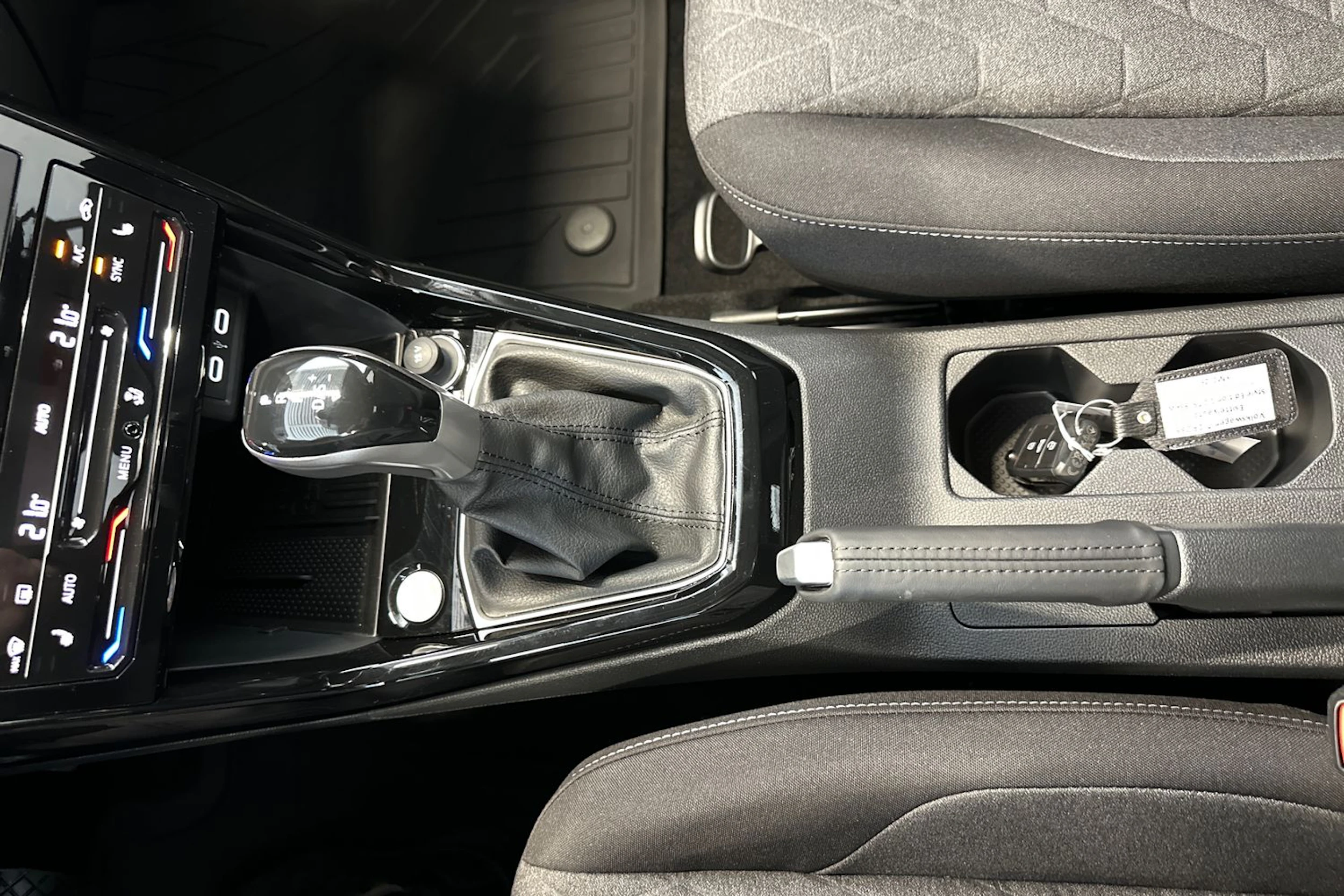 punainen Volkswagen T-Cross 2026 kuva 25.
