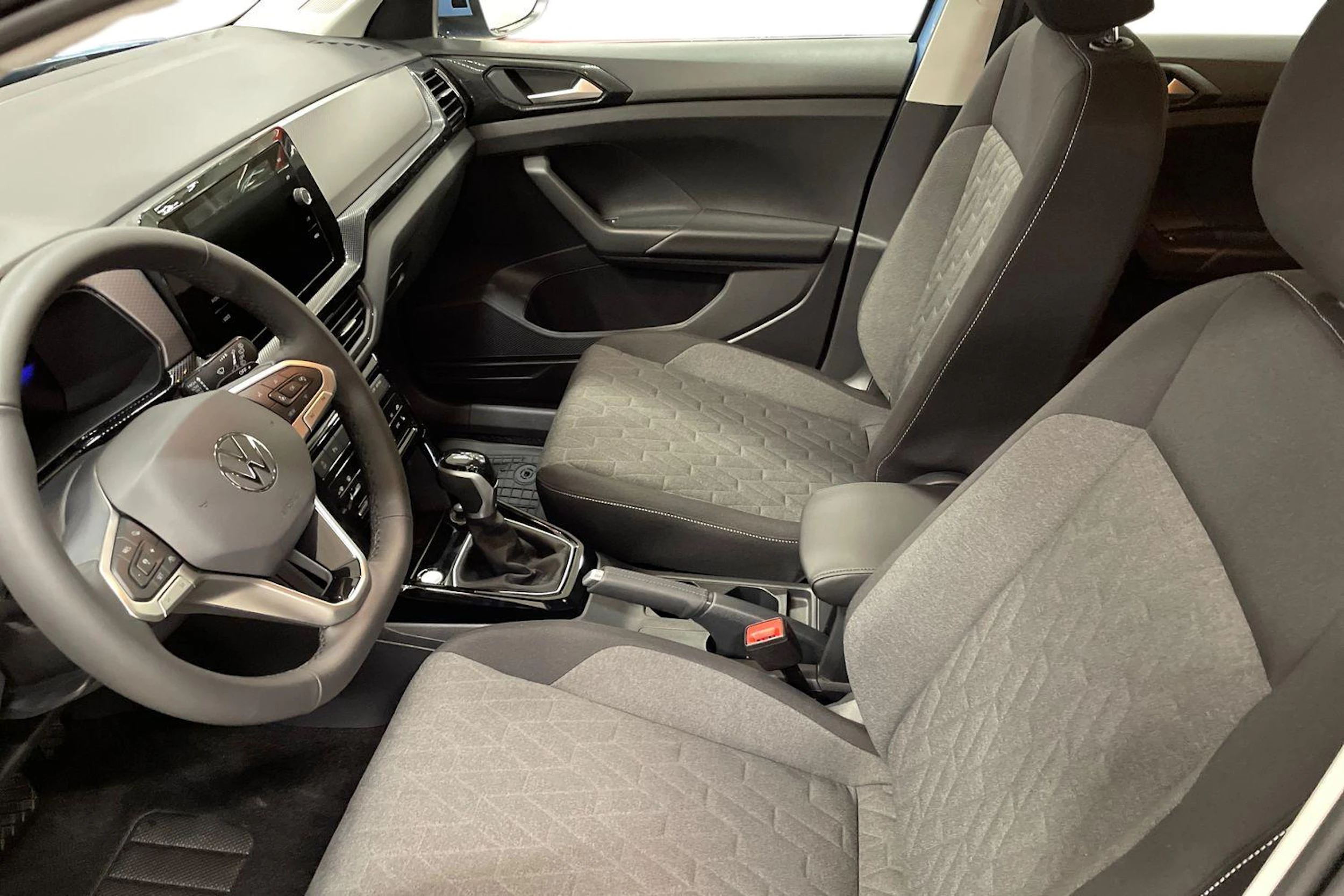 sininen Volkswagen T-Cross 2026 kuva 6.