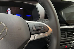 sininen Volkswagen T-Cross 2026 kuva 13.