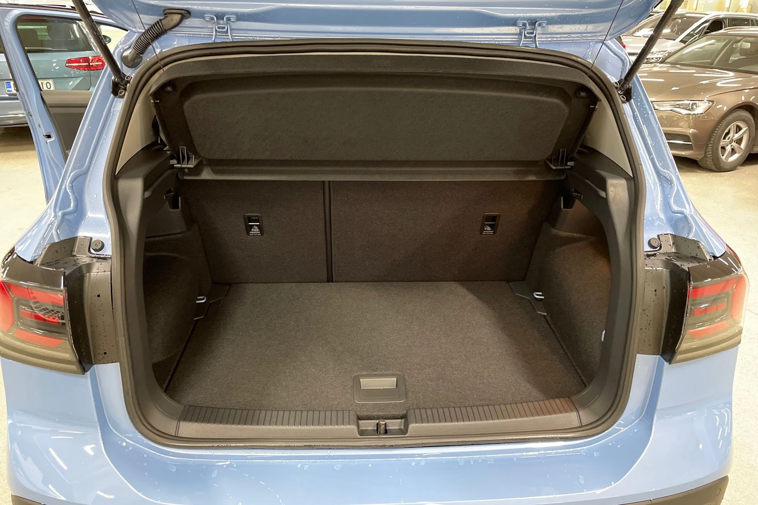 sininen Volkswagen T-Cross 2026 kuva 15.