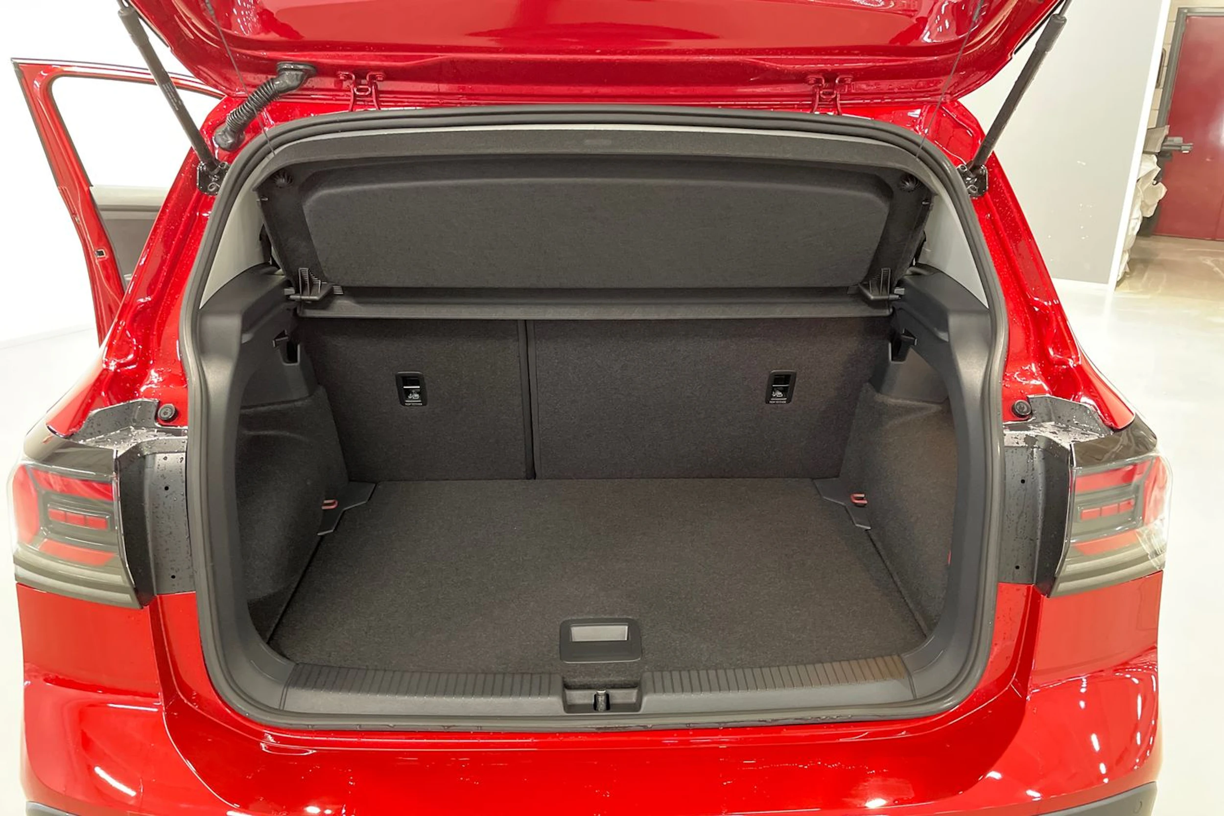 punainen Volkswagen T-Cross 2026 kuva 15.