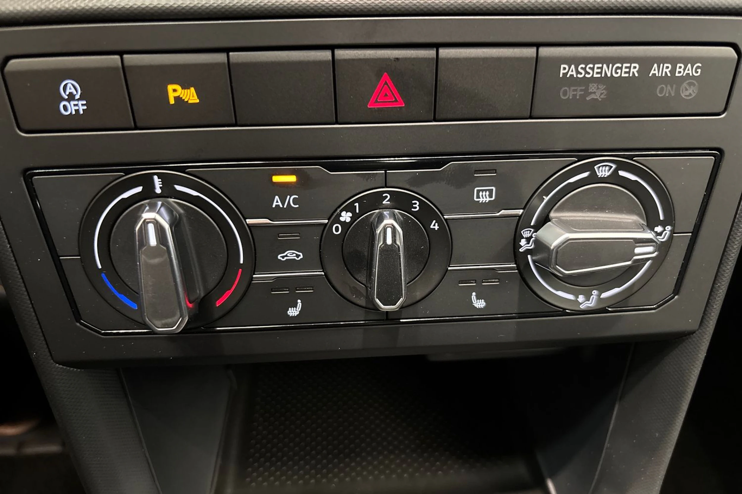valkoinen Volkswagen T-Cross 2026 kuva 28.