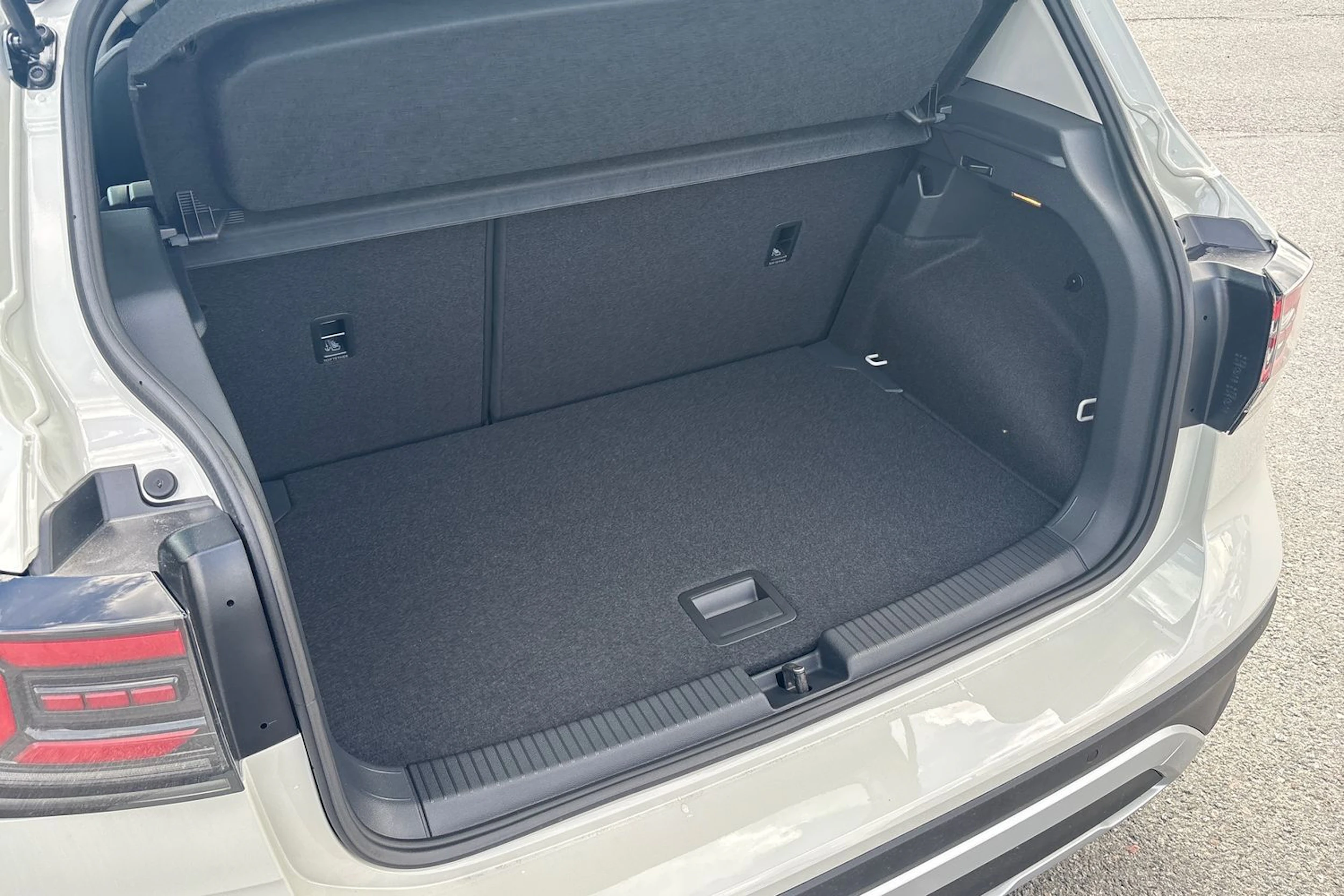 harmaa Volkswagen T-Cross 2026 kuva 11.