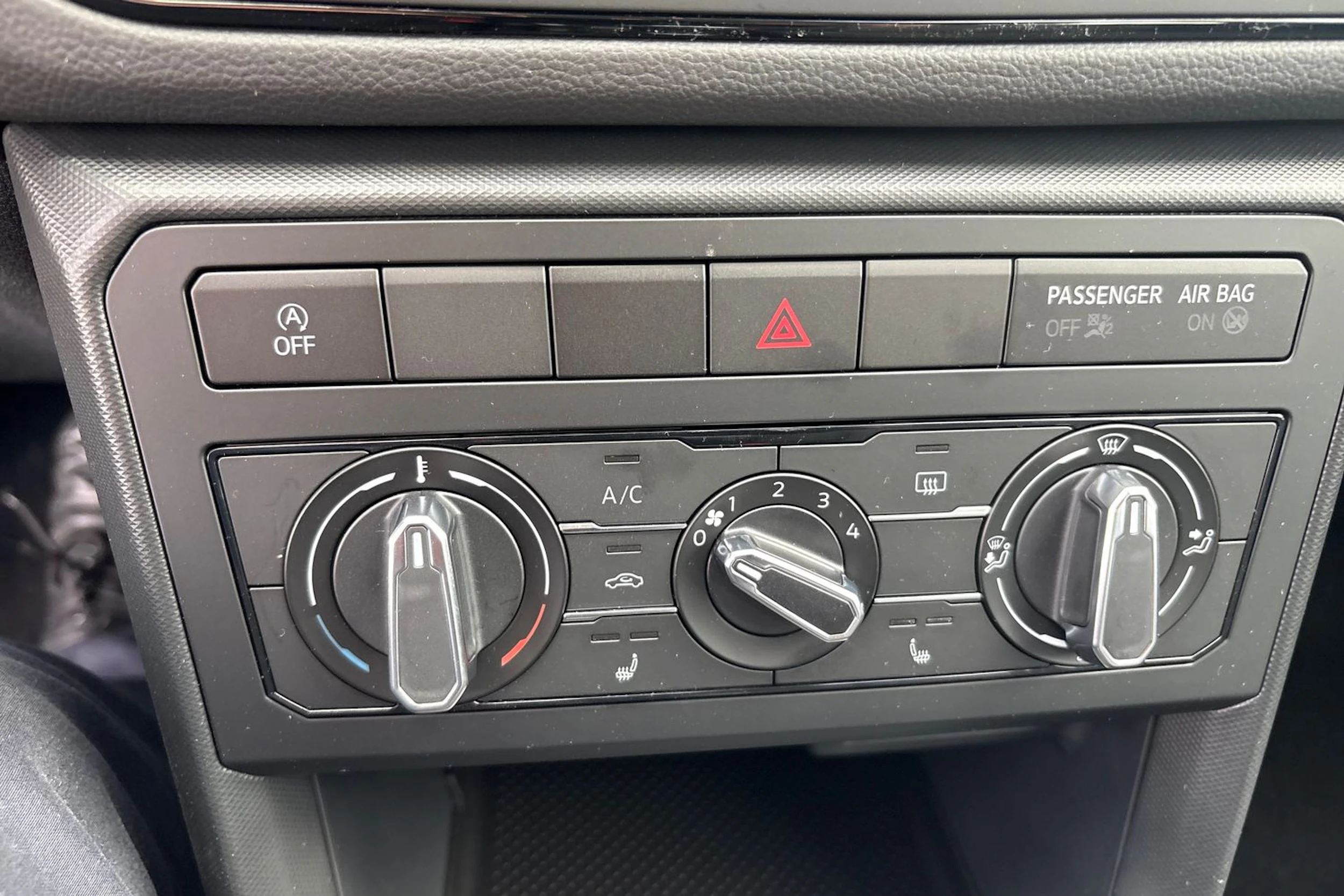 harmaa Volkswagen T-Cross 2026 kuva 13.