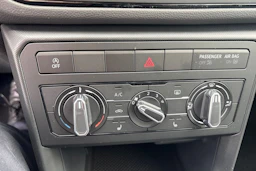 harmaa Volkswagen T-Cross 2026 kuva 13.