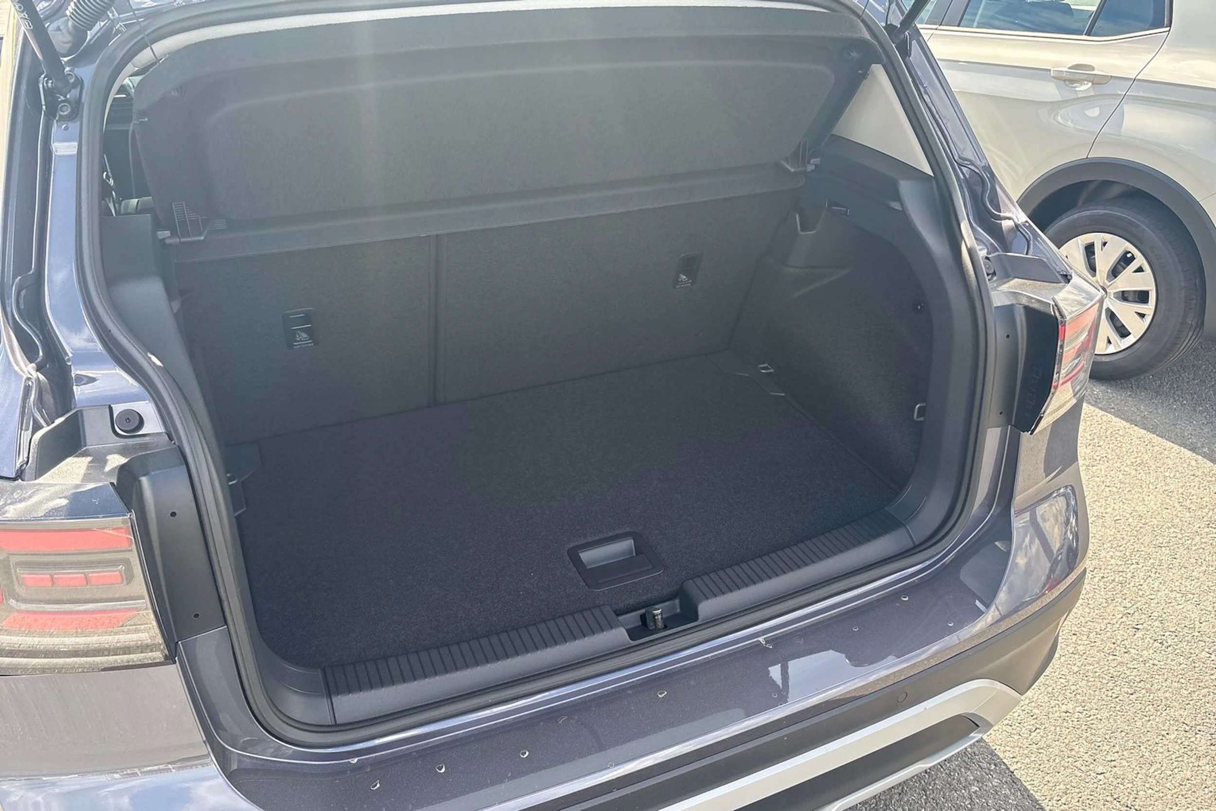 harmaa Volkswagen T-Cross 2026 kuva 11.