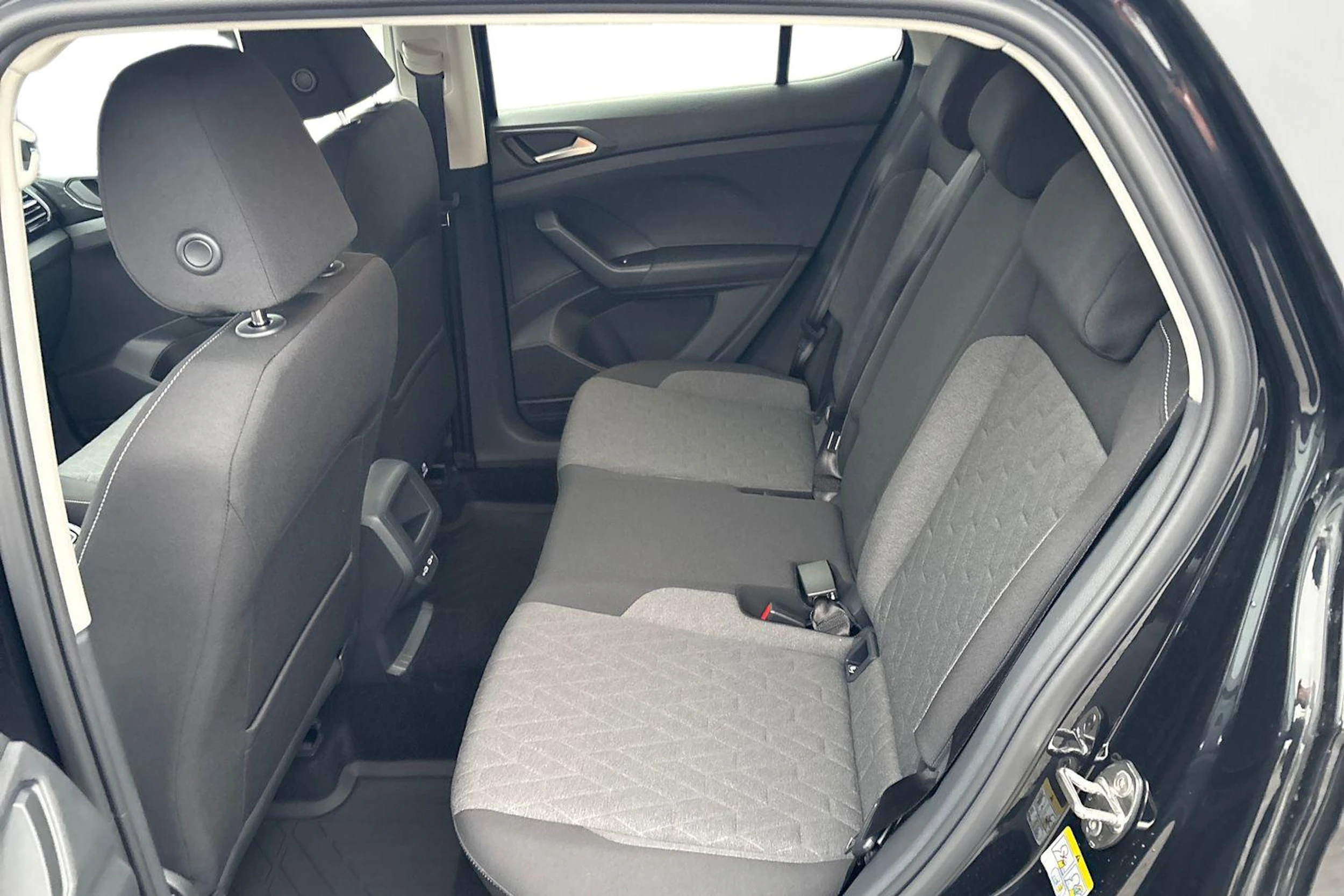 musta Volkswagen T-Cross 2026 kuva 8.